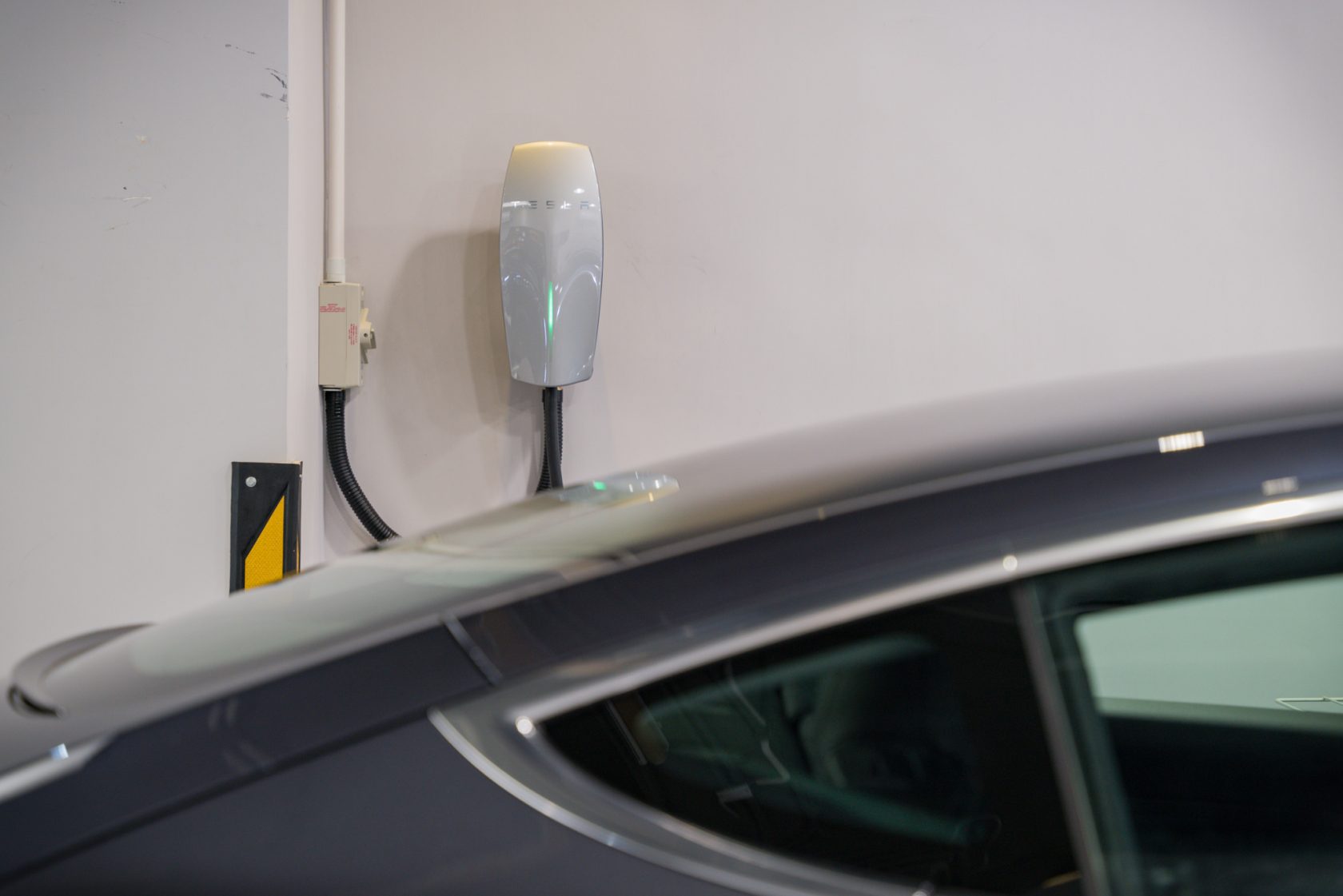 ic-autodetail-tesla-model-3-charging