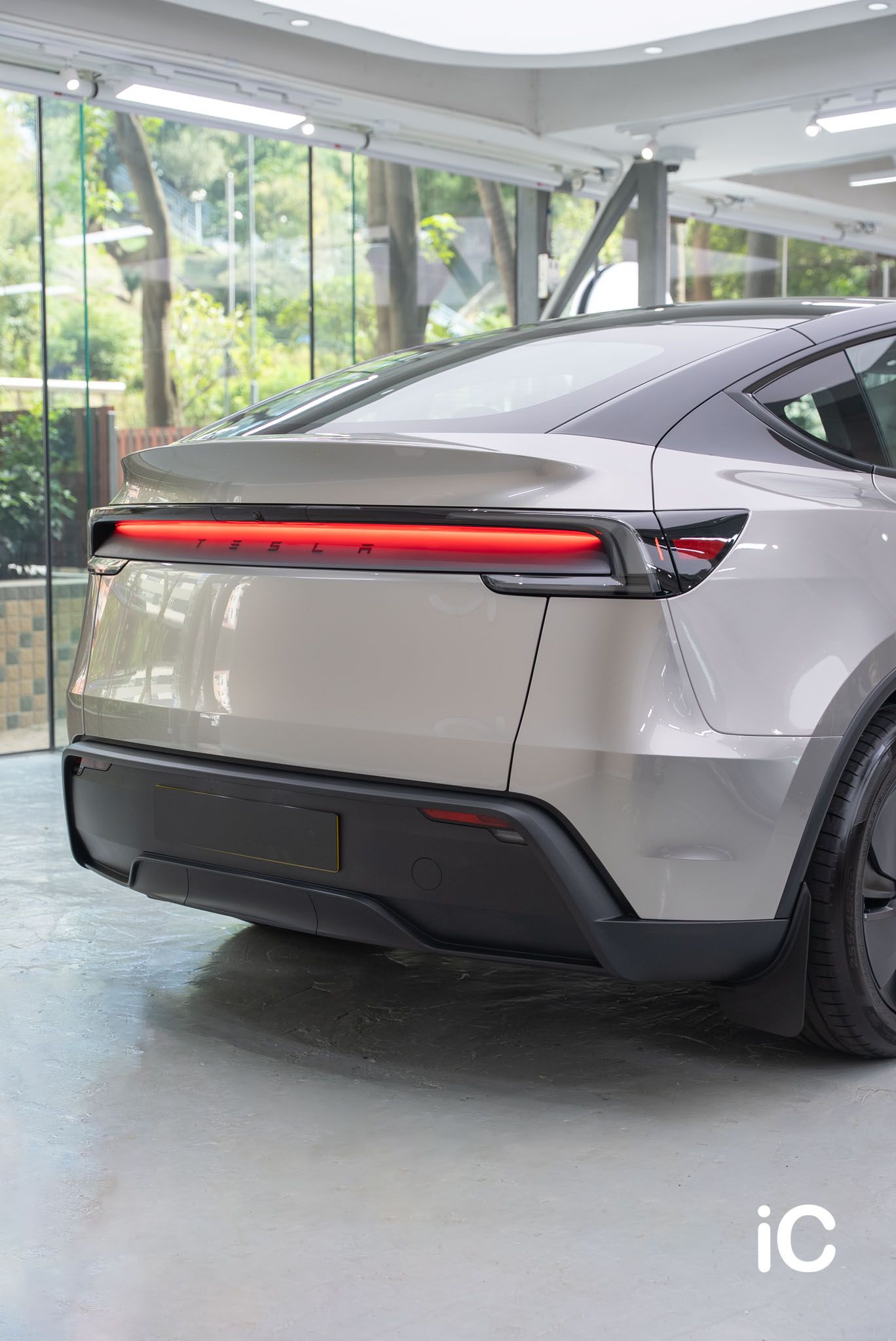ic-detail-tesla-model-y-om-individual-colour-ppf-liquid-silver-14