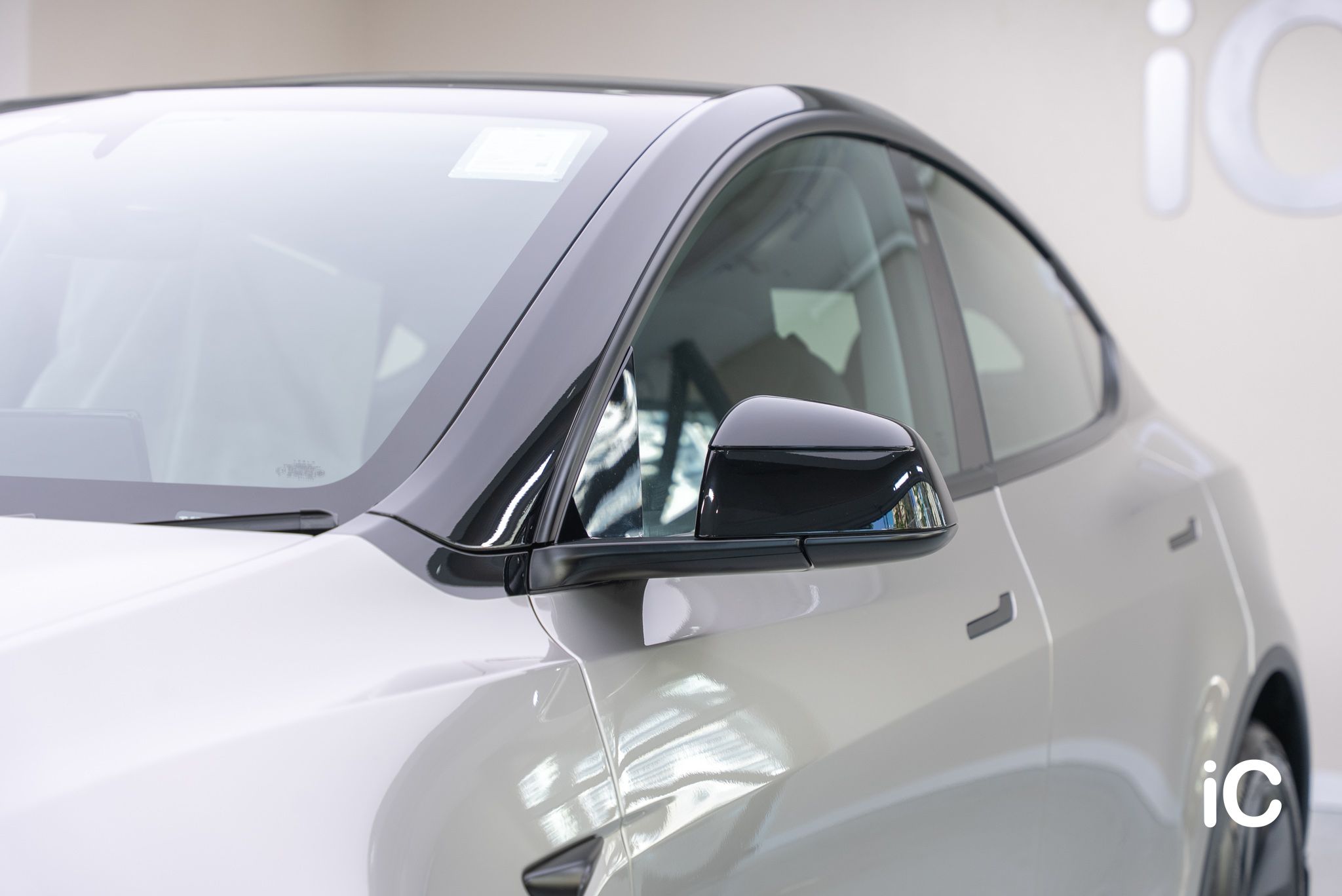 ic-detail-tesla-model-y-om-individual-colour-ppf-liquid-silver-17