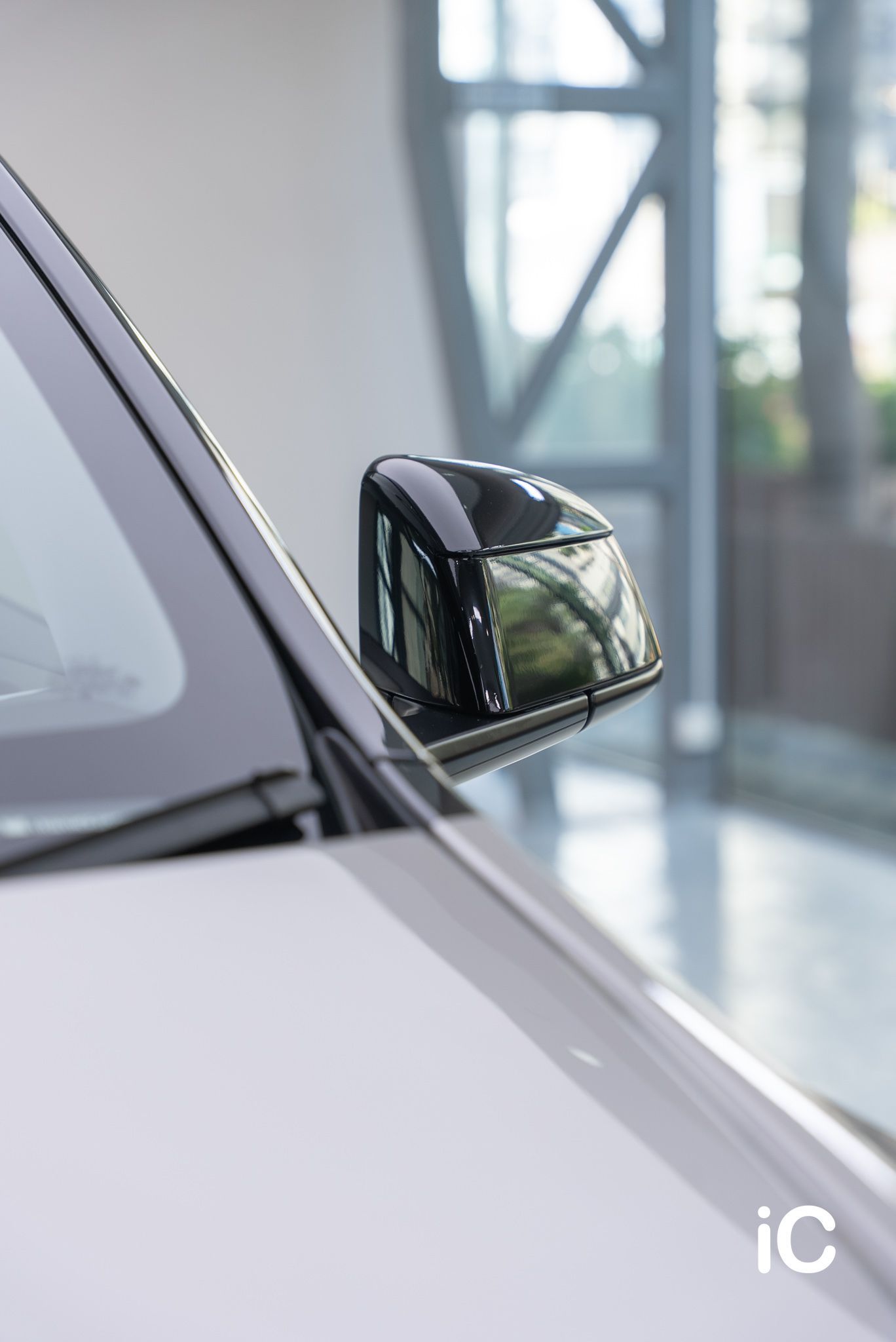 ic-detail-tesla-model-y-om-individual-colour-ppf-liquid-silver-18