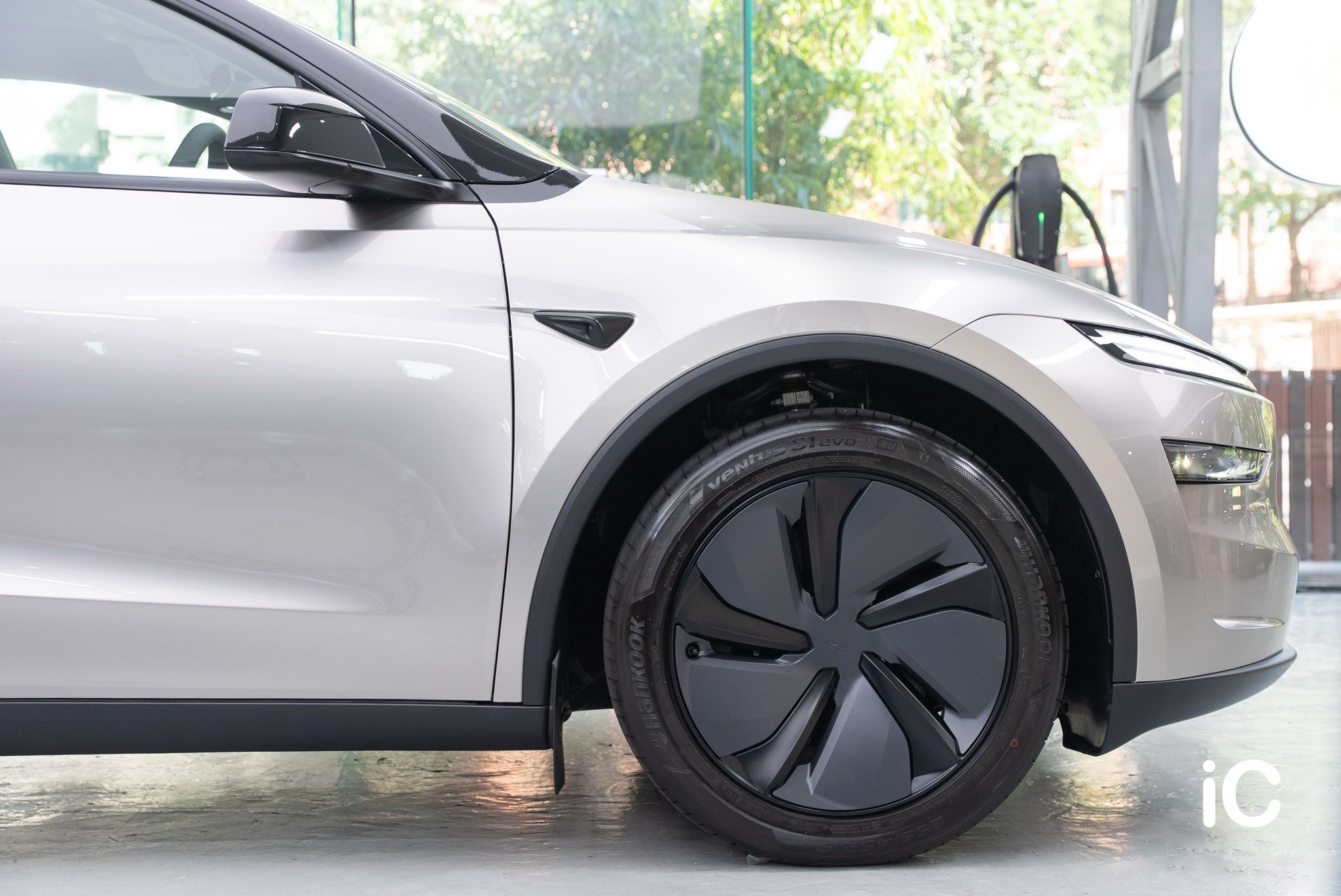 ic-detail-tesla-model-y-om-individual-colour-ppf-liquid-silver-22