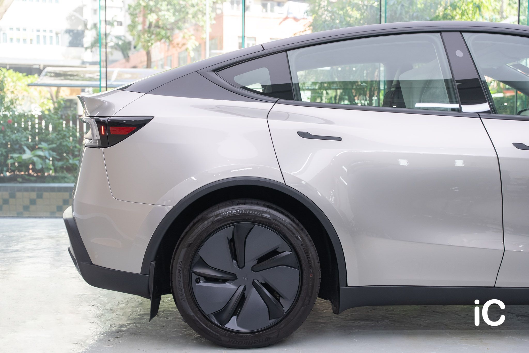 ic-detail-tesla-model-y-om-individual-colour-ppf-liquid-silver-23
