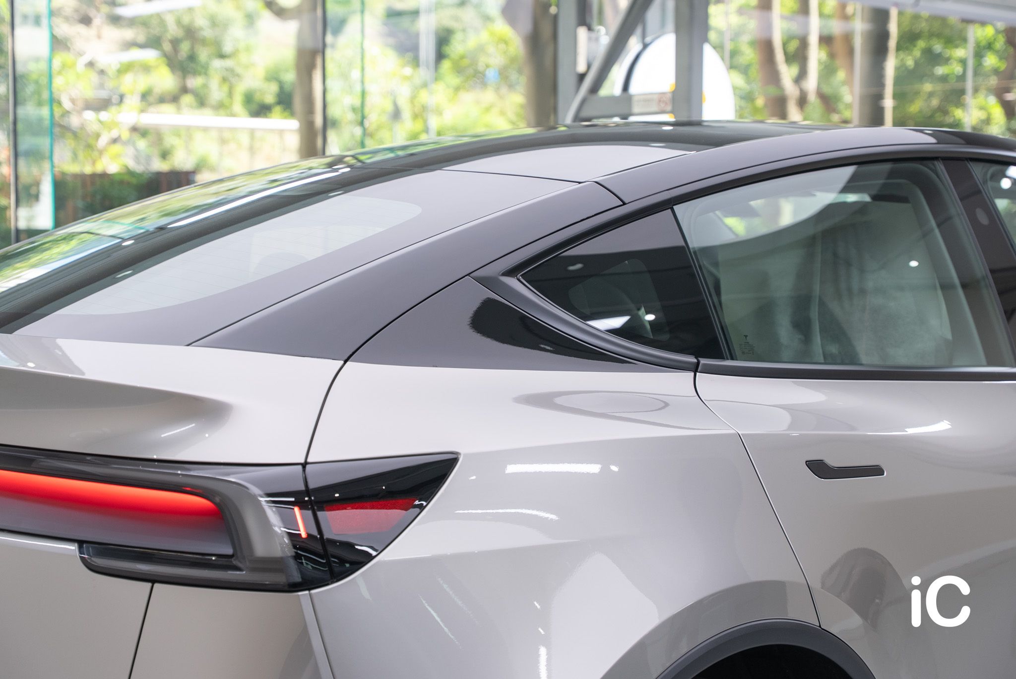 ic-detail-tesla-model-y-om-individual-colour-ppf-liquid-silver-24