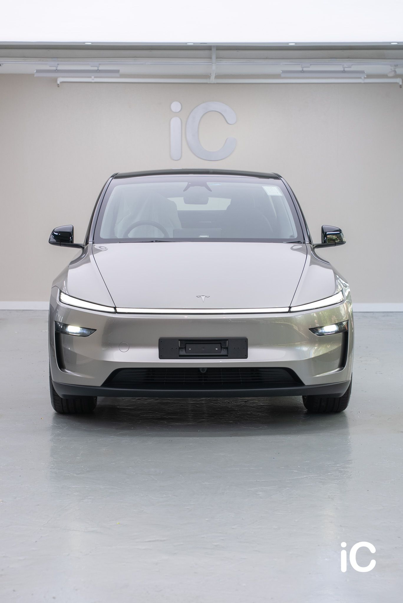 ic-detail-tesla-model-y-om-individual-colour-ppf-liquid-silver-3