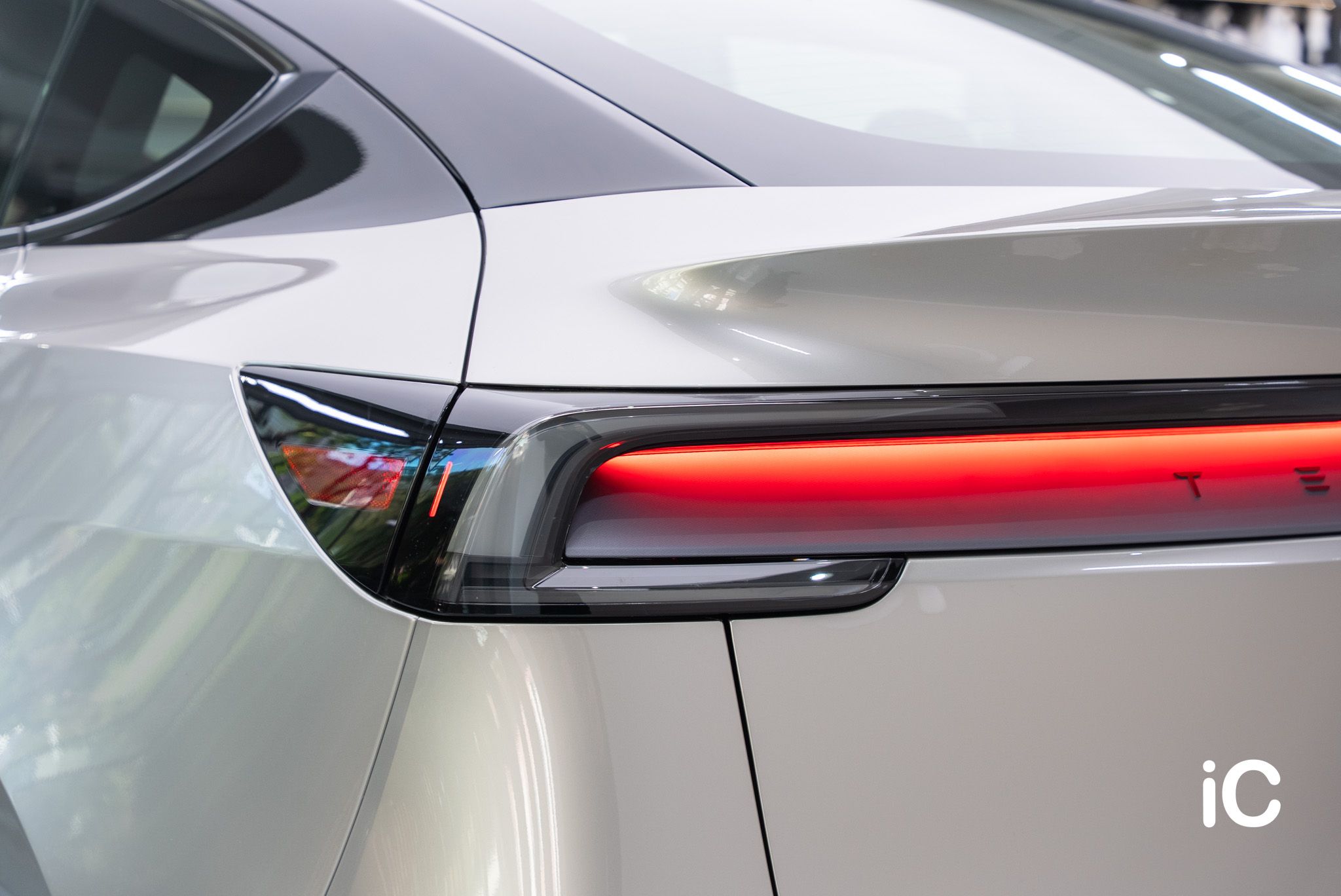 ic-detail-tesla-model-y-om-individual-colour-ppf-liquid-silver-31