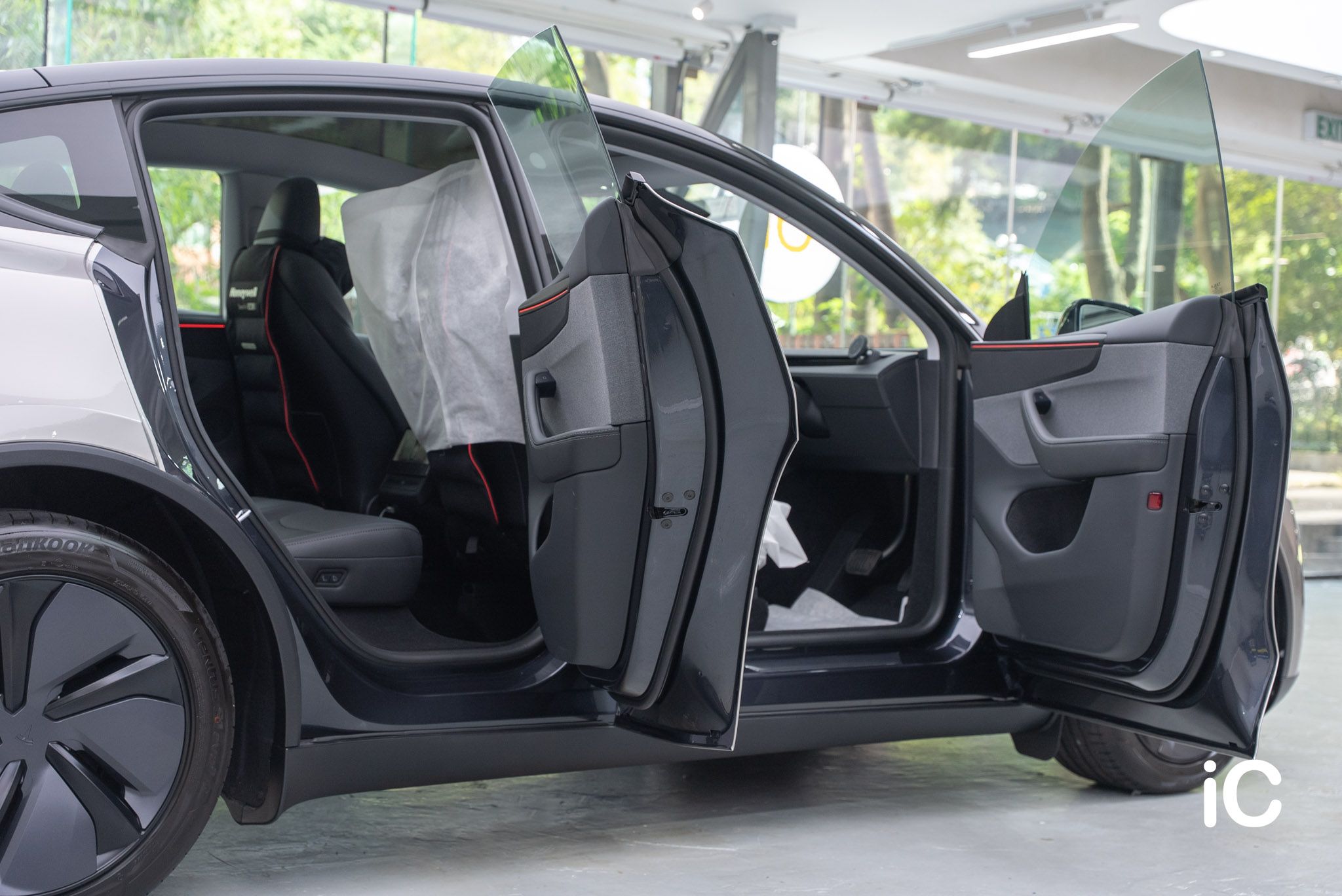 ic-detail-tesla-model-y-om-individual-colour-ppf-liquid-silver-33