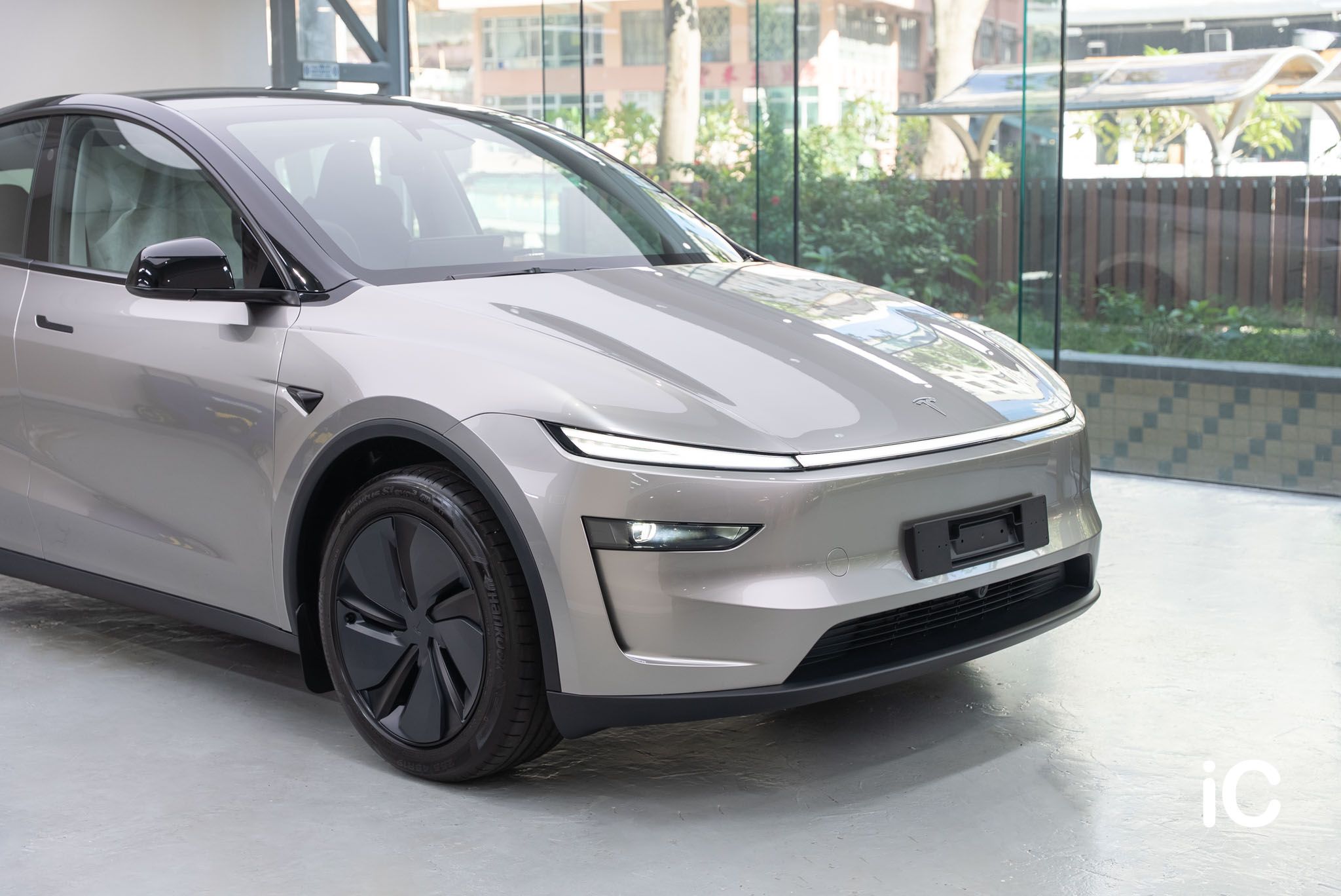 ic-detail-tesla-model-y-om-individual-colour-ppf-liquid-silver-7