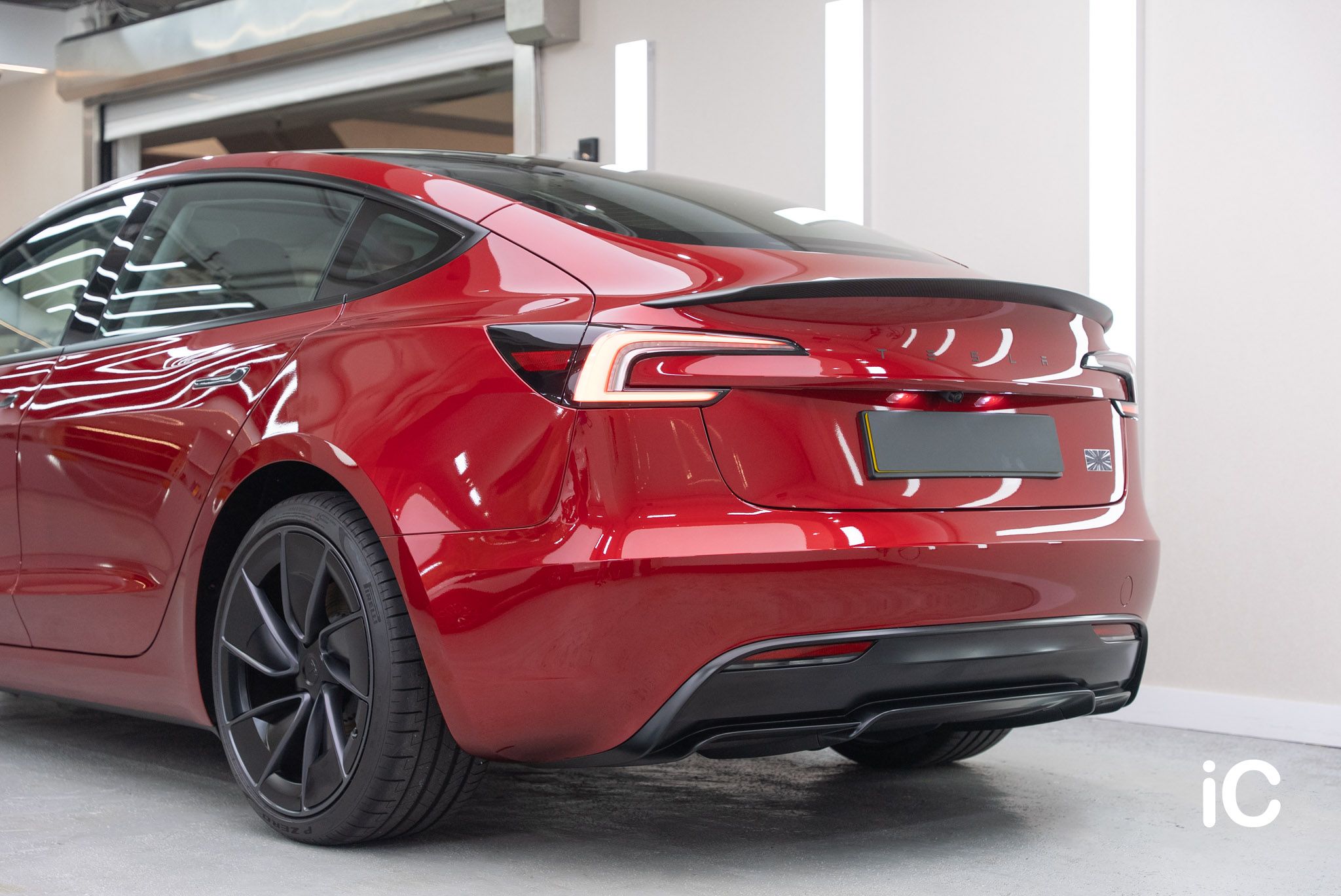 ic-detail-model-3-red-ulgo-black-infinity-11