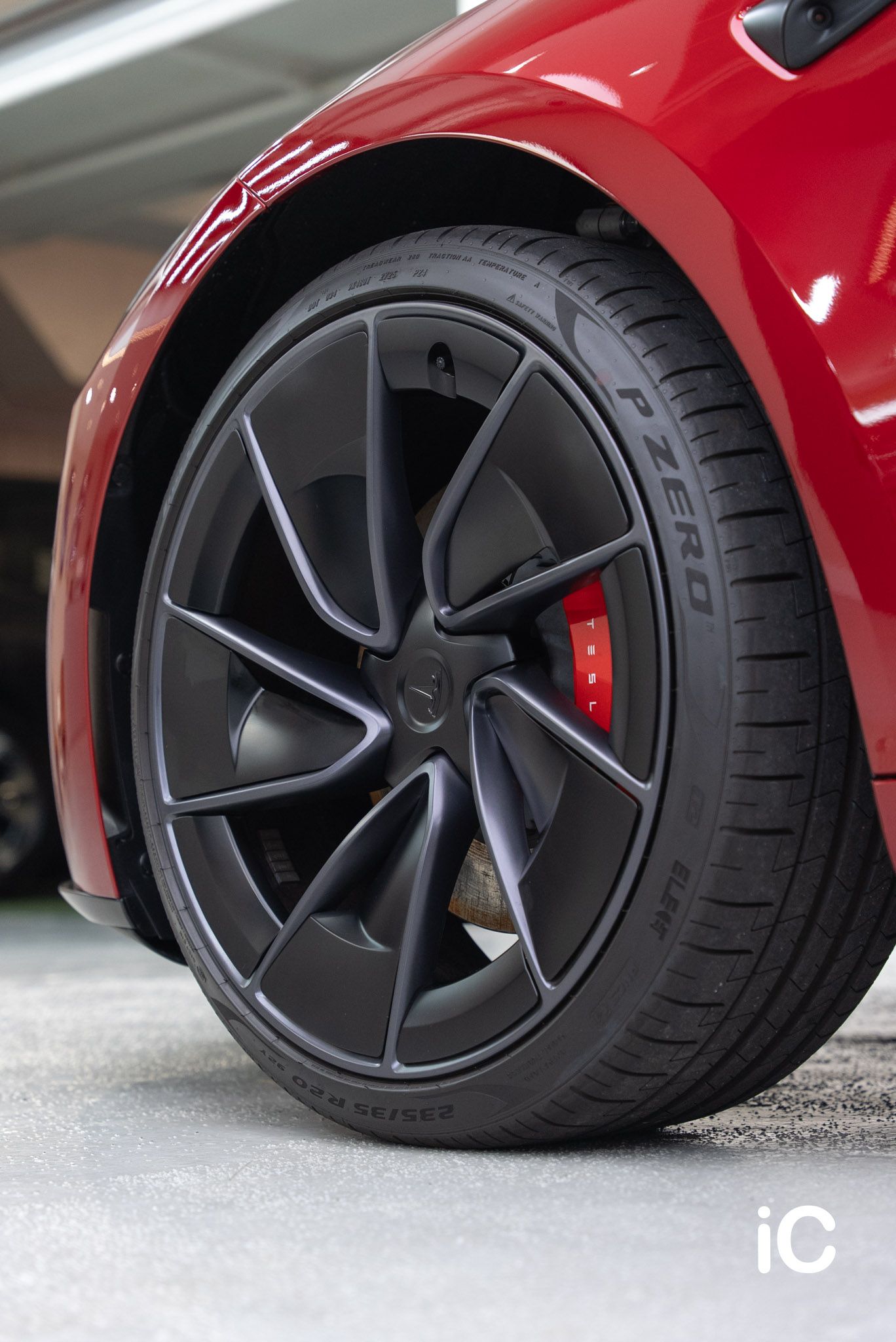 ic-detail-model-3-red-ulgo-black-infinity-15