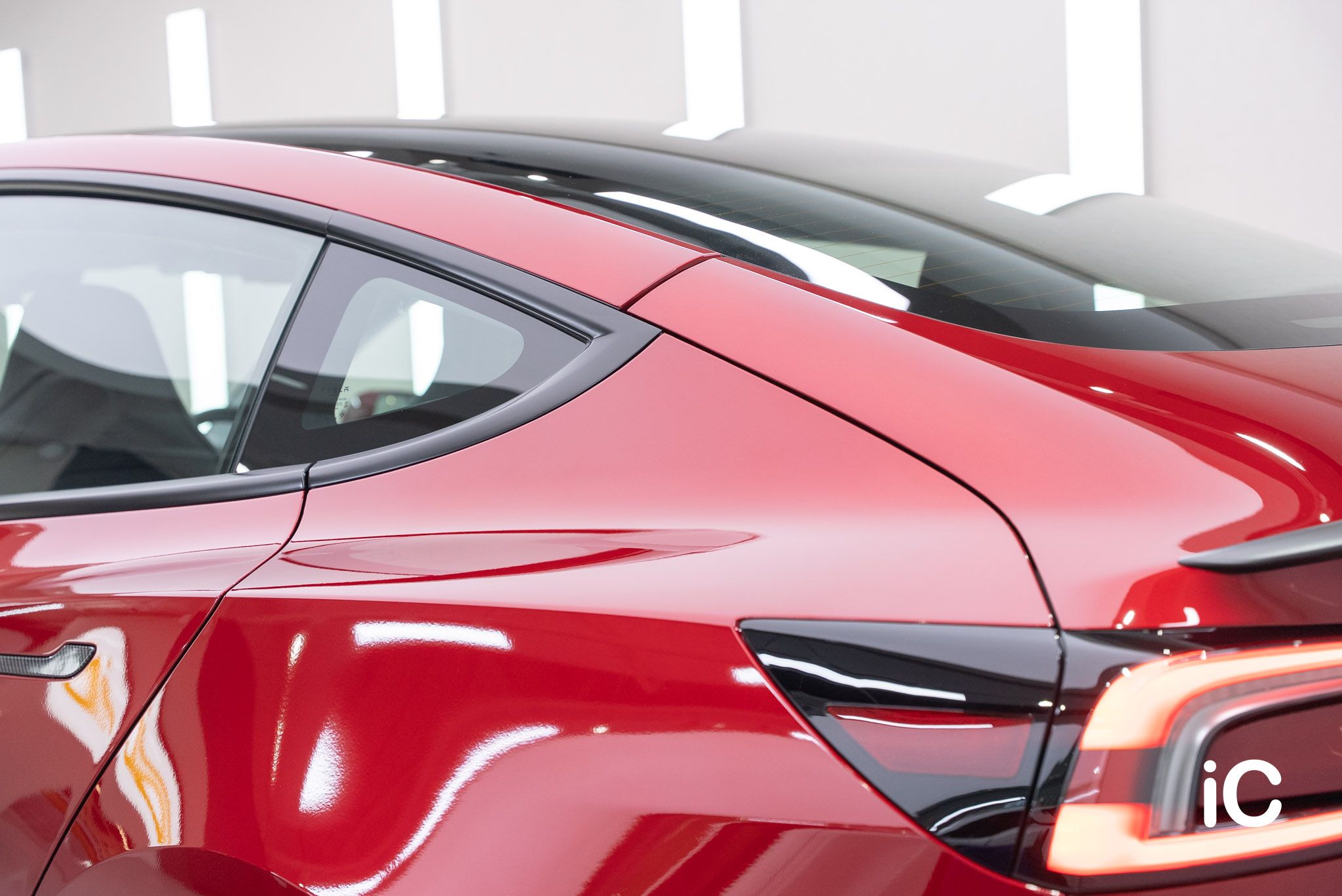 ic-detail-model-3-red-ulgo-black-infinity-20