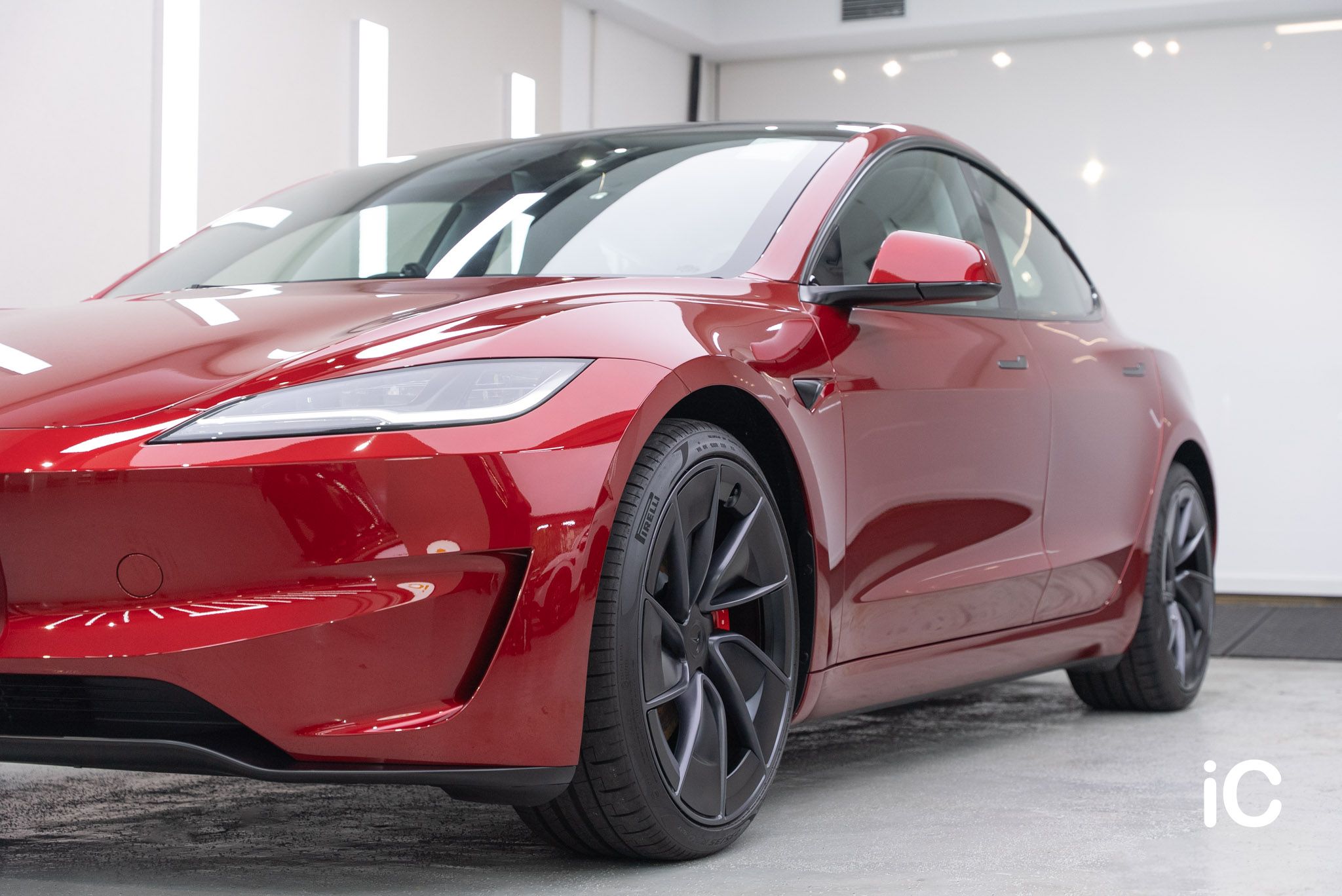 ic-detail-model-3-red-ulgo-black-infinity-23