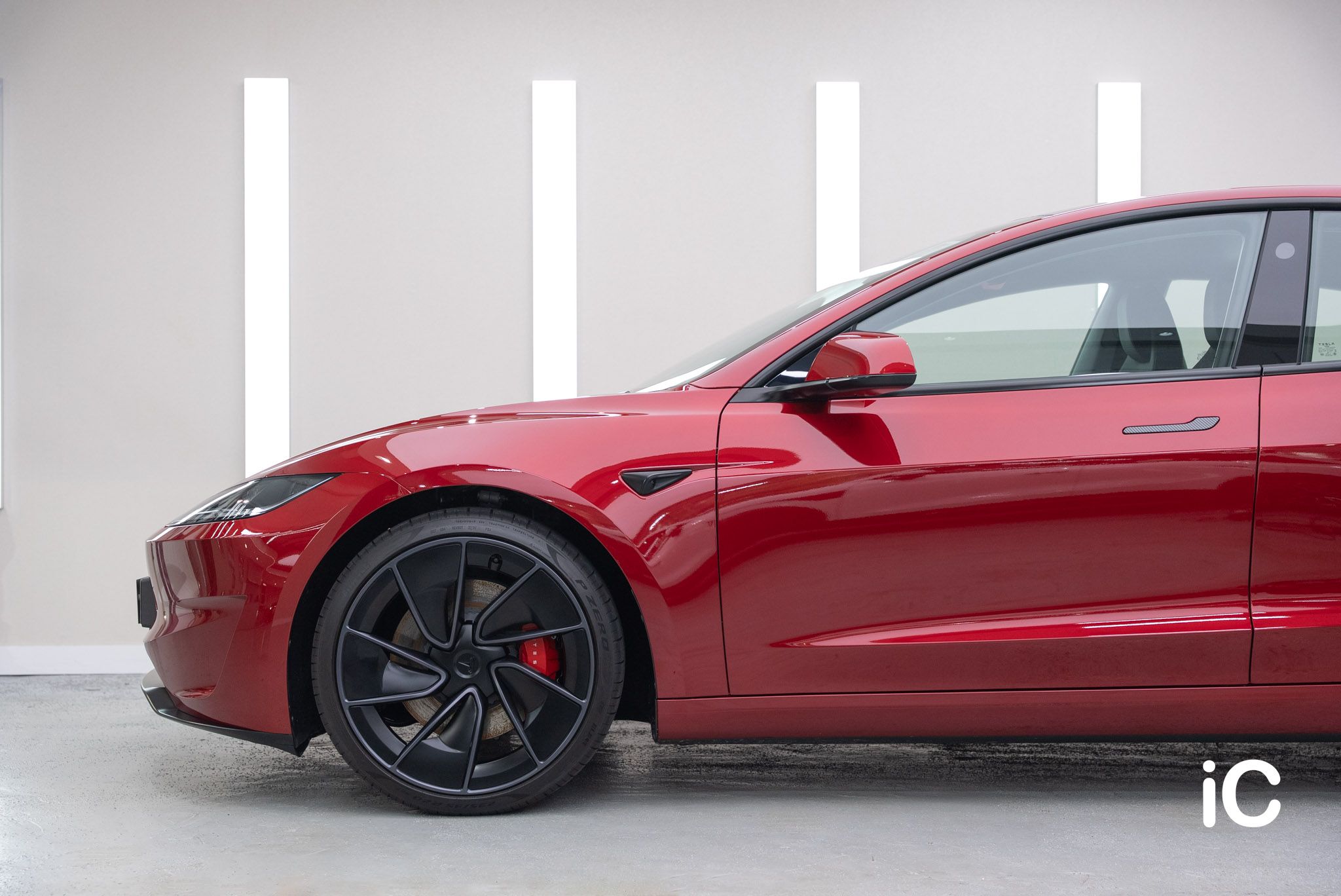 ic-detail-model-3-red-ulgo-black-infinity-5