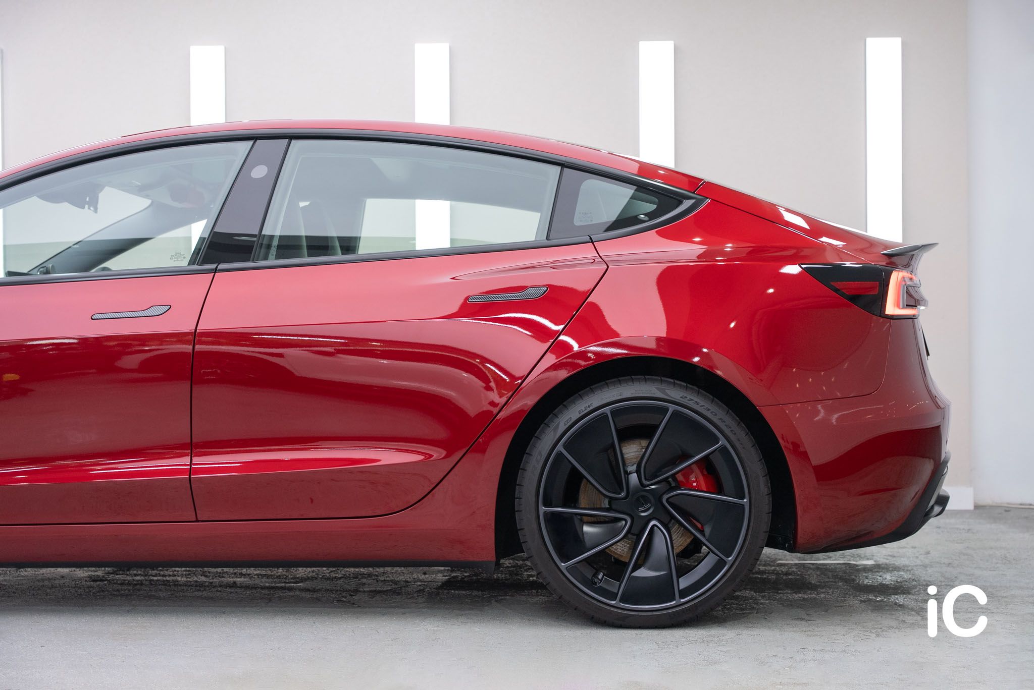 ic-detail-model-3-red-ulgo-black-infinity-6