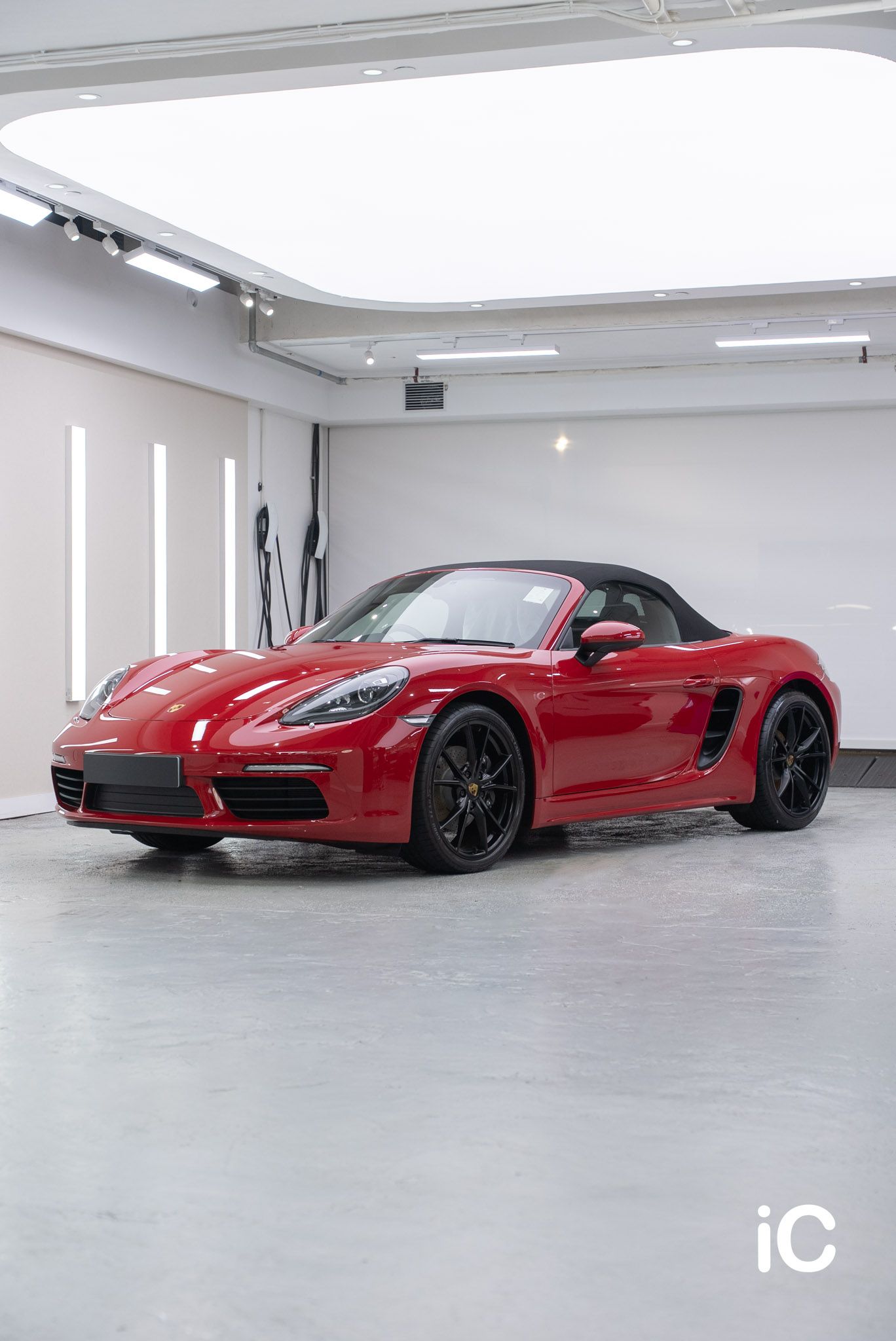 ic-detail-porsche-718-red-gyeon-coating-1