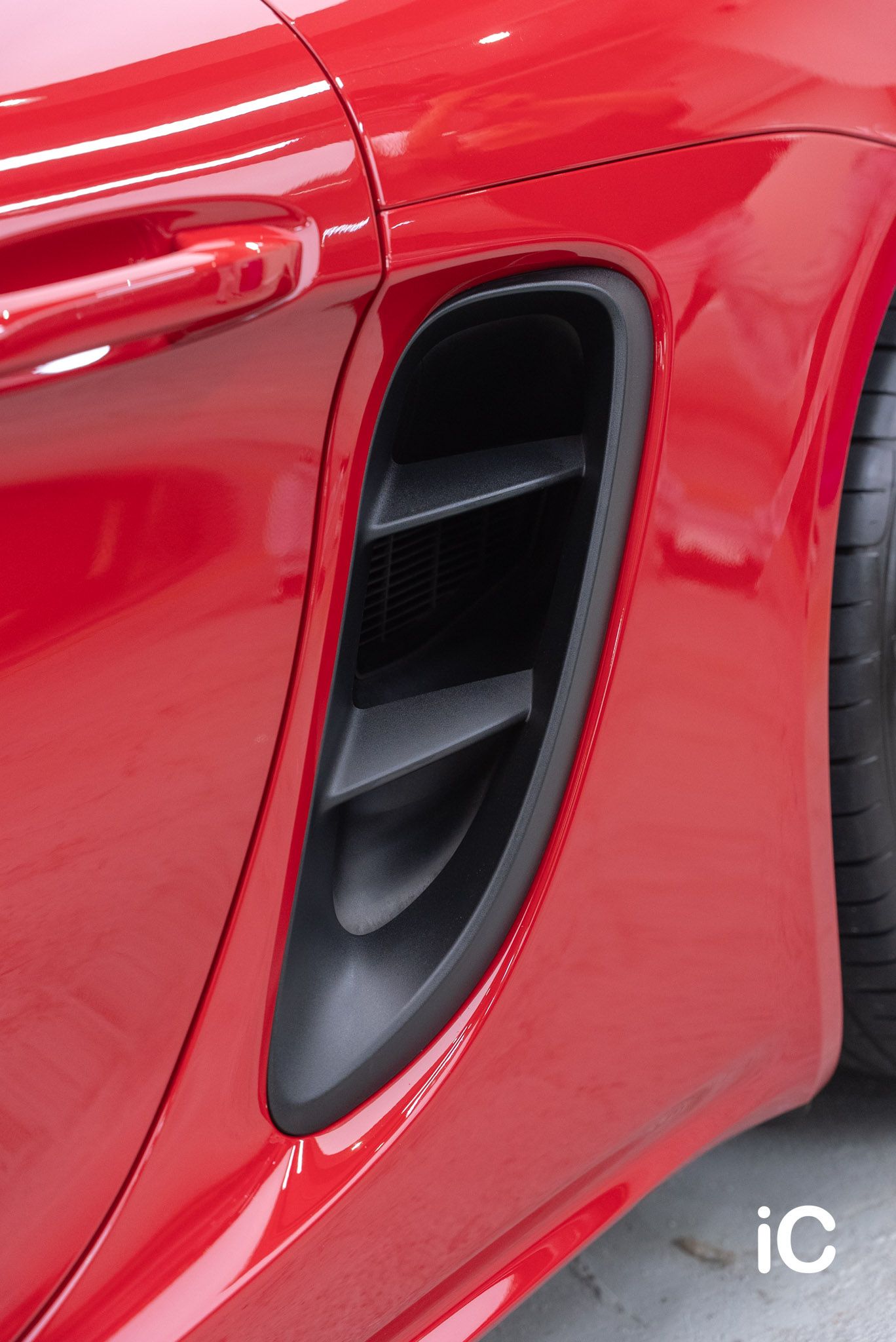 ic-detail-porsche-718-red-gyeon-coating-10