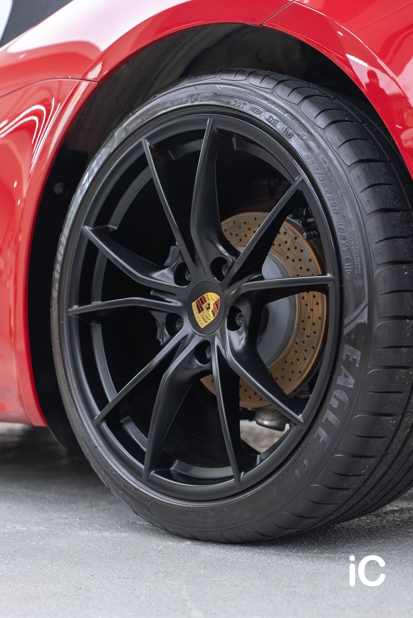 ic-detail-porsche-718-red-gyeon-coating-12