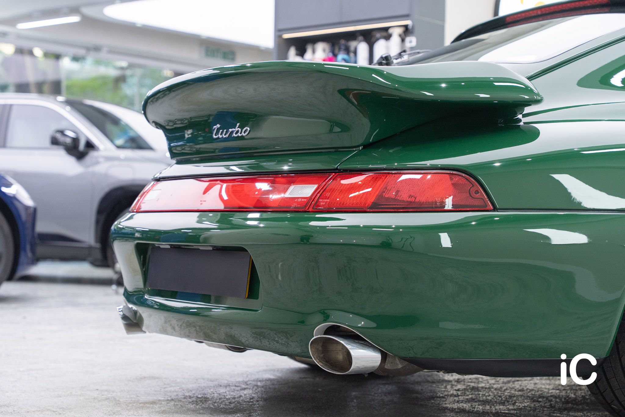 ic-detail-porsche-911-993-green-ulgo-black-infinity-10