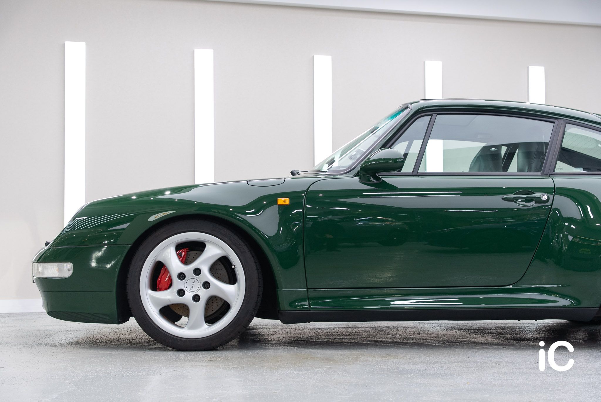 ic-detail-porsche-911-993-green-ulgo-black-infinity-15