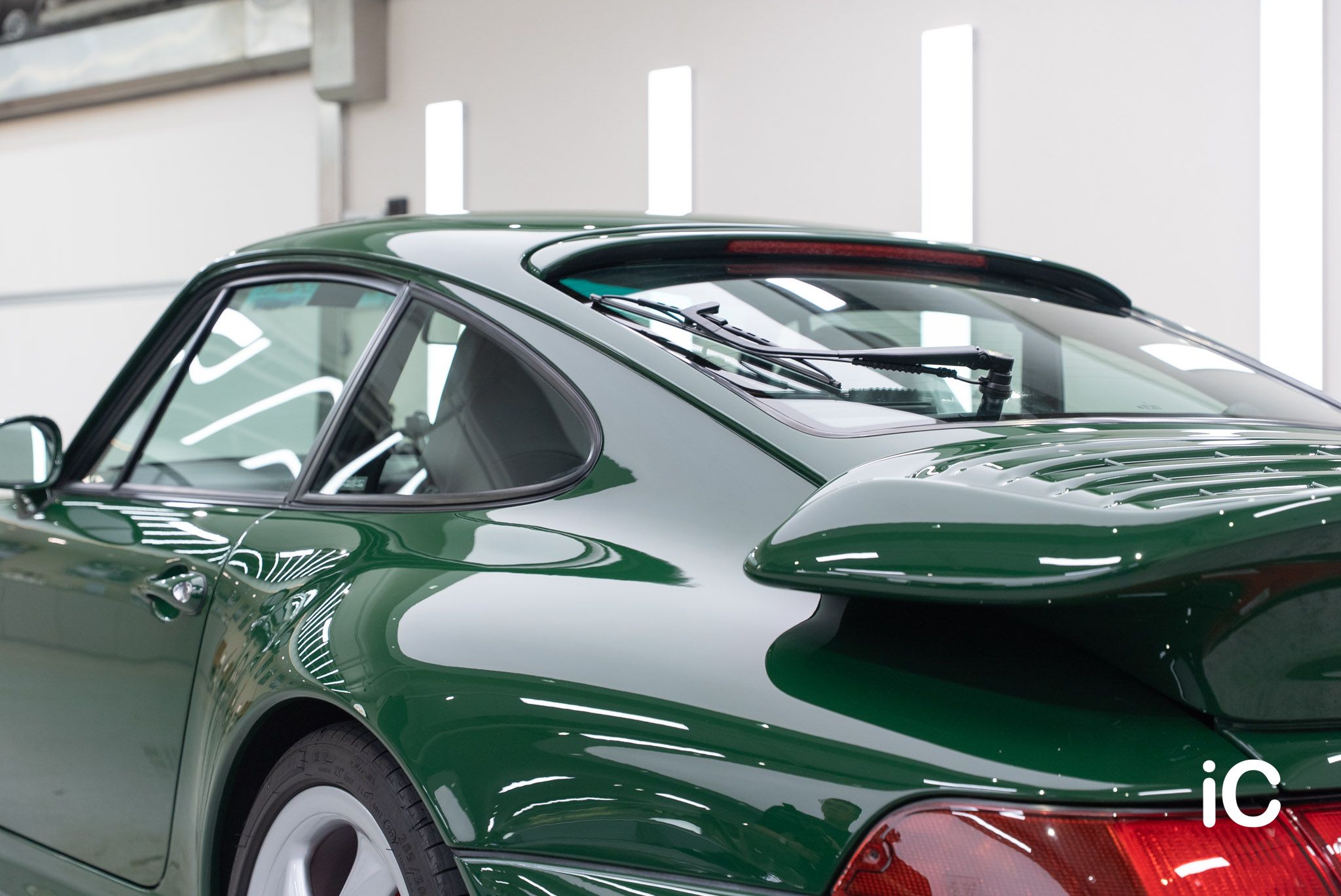 ic-detail-porsche-911-993-green-ulgo-black-infinity-18