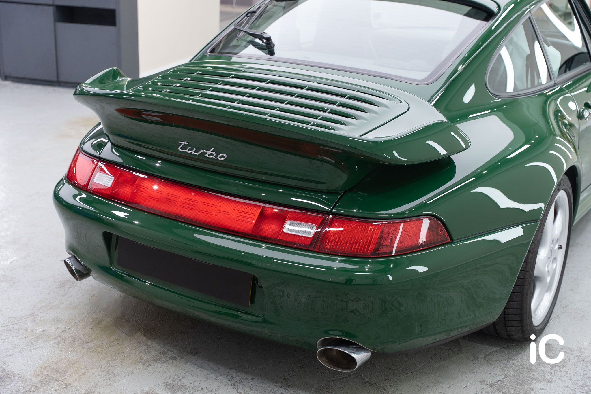 ic-detail-porsche-911-993-green-ulgo-black-infinity-19