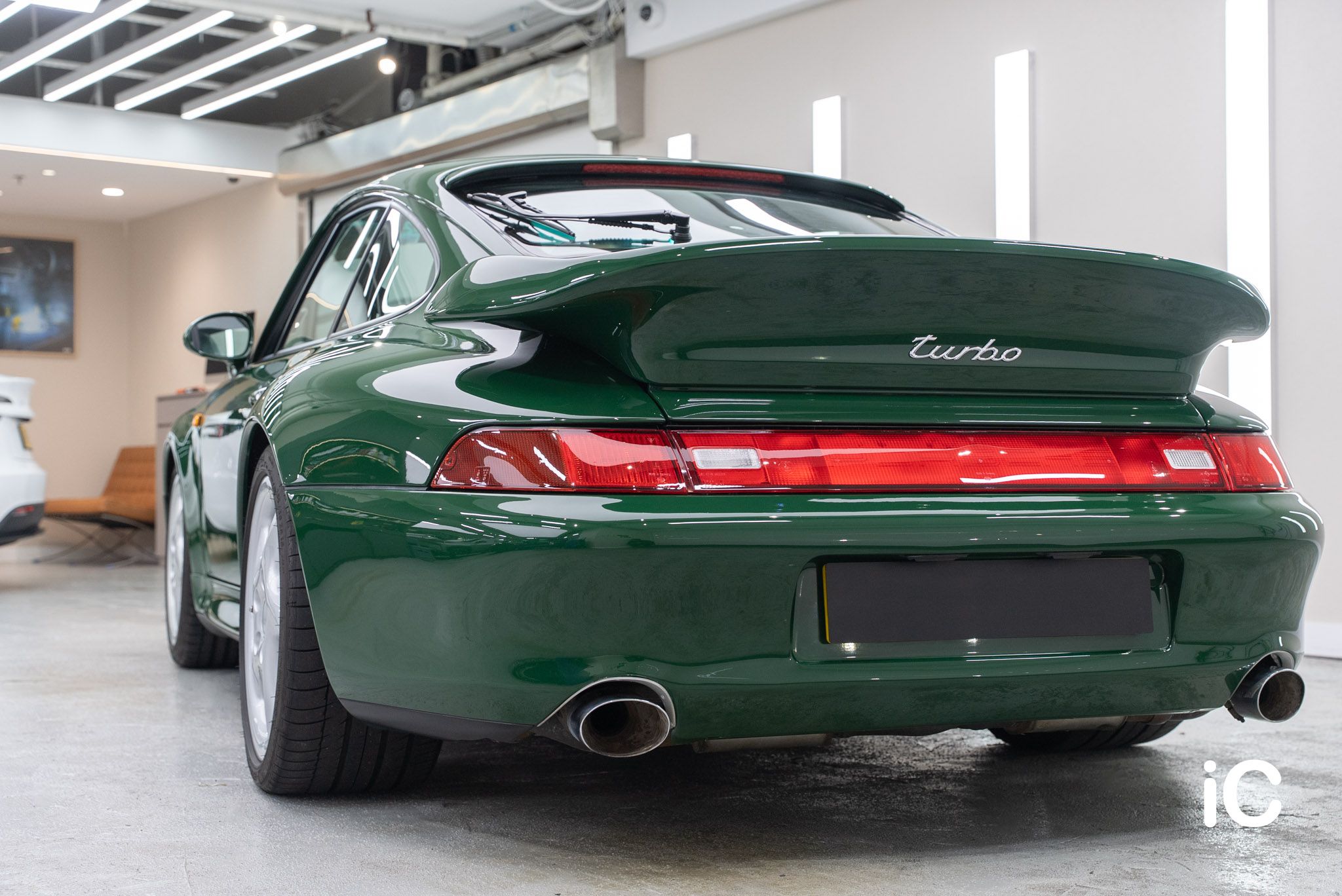 ic-detail-porsche-911-993-green-ulgo-black-infinity-20