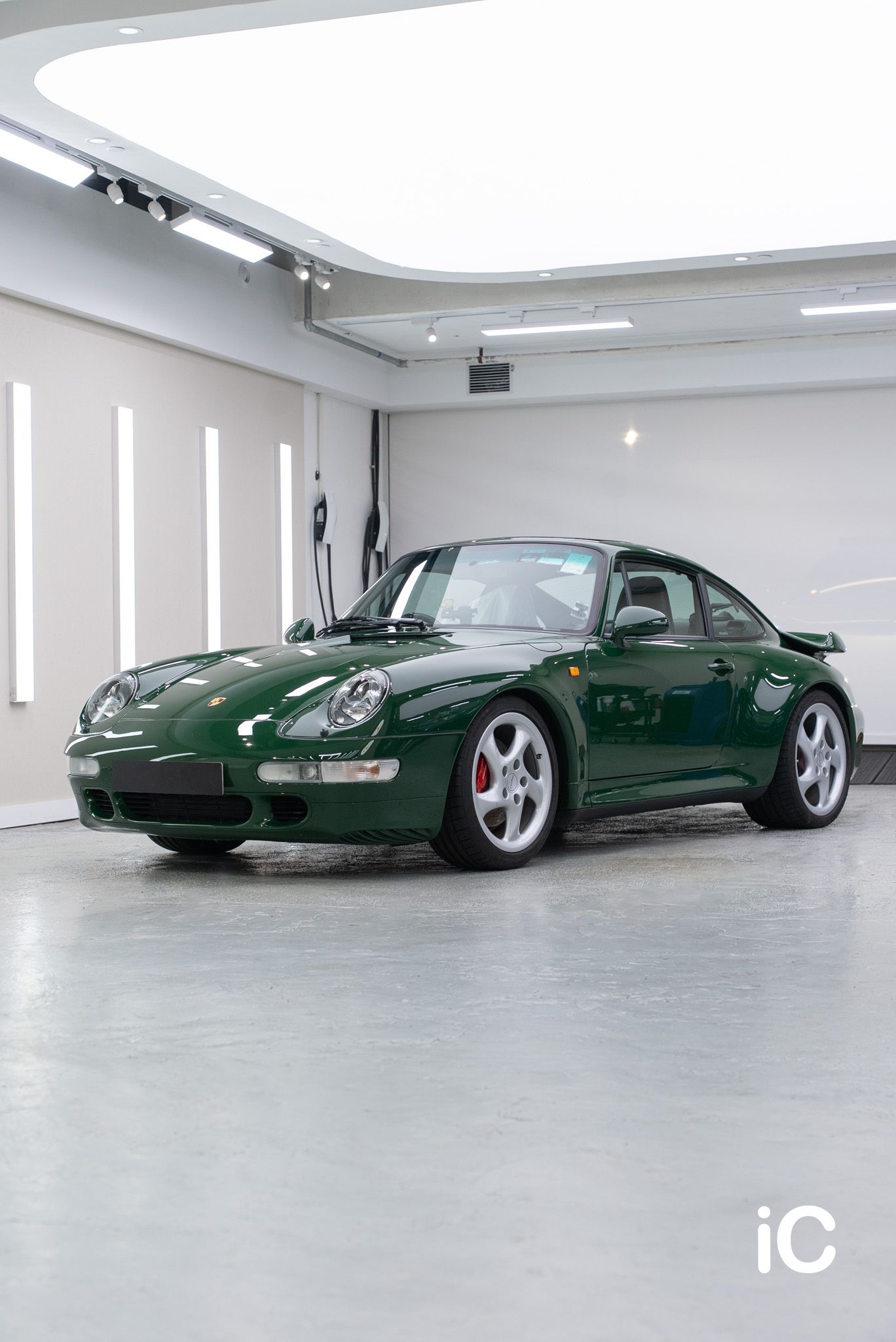 ic-detail-porsche-911-993-green-ulgo-black-infinity-4