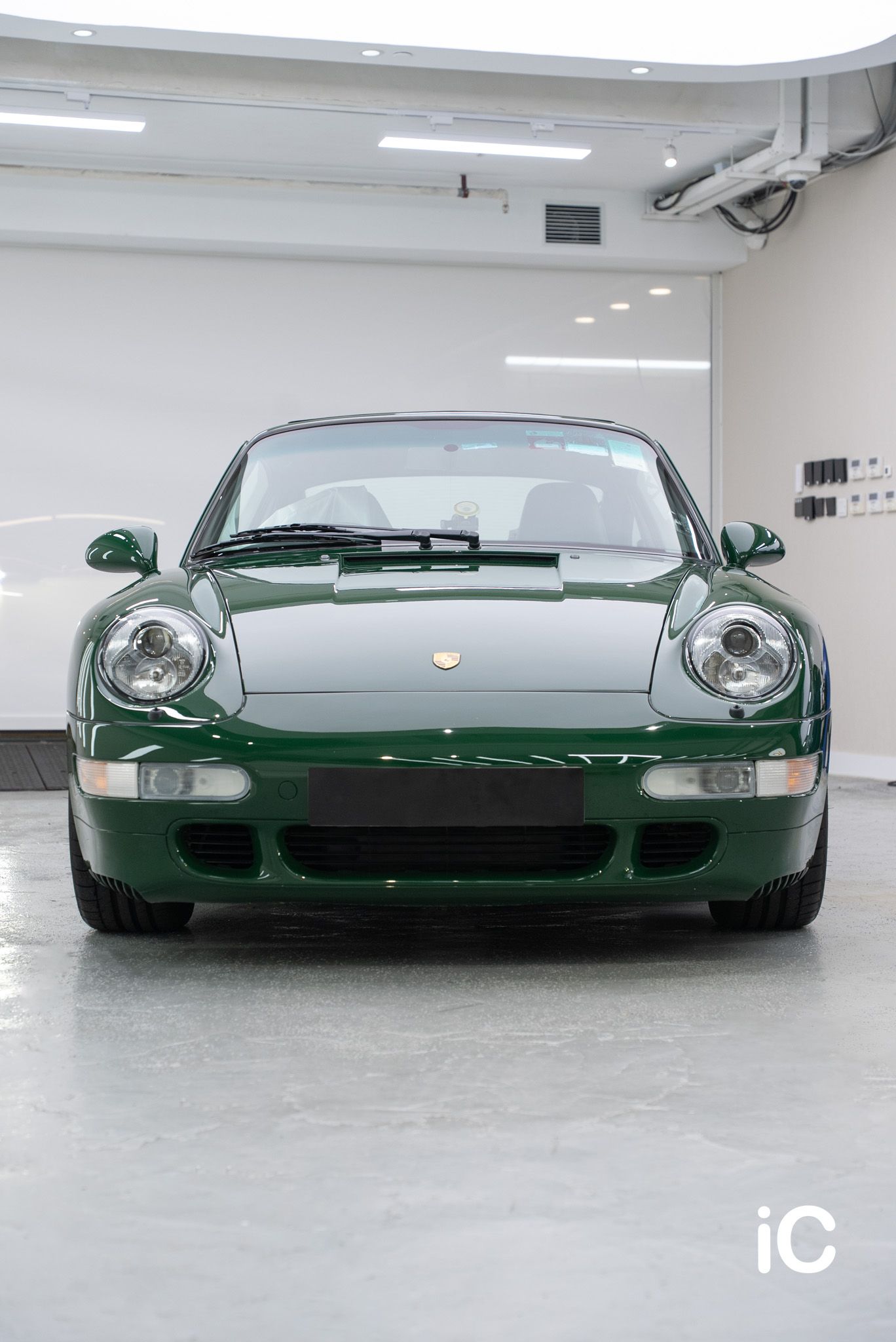 ic-detail-porsche-911-993-green-ulgo-black-infinity-5