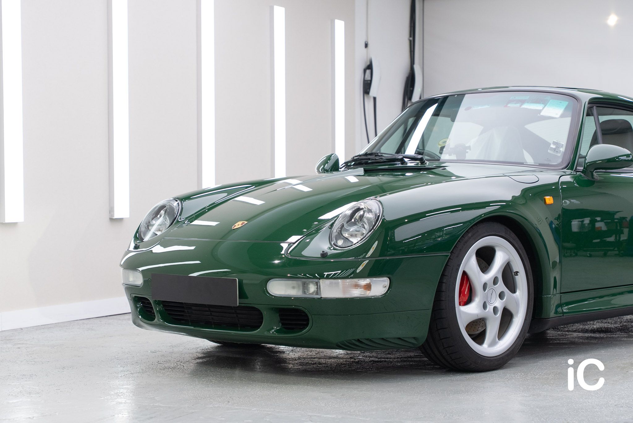 ic-detail-porsche-911-993-green-ulgo-black-infinity-6