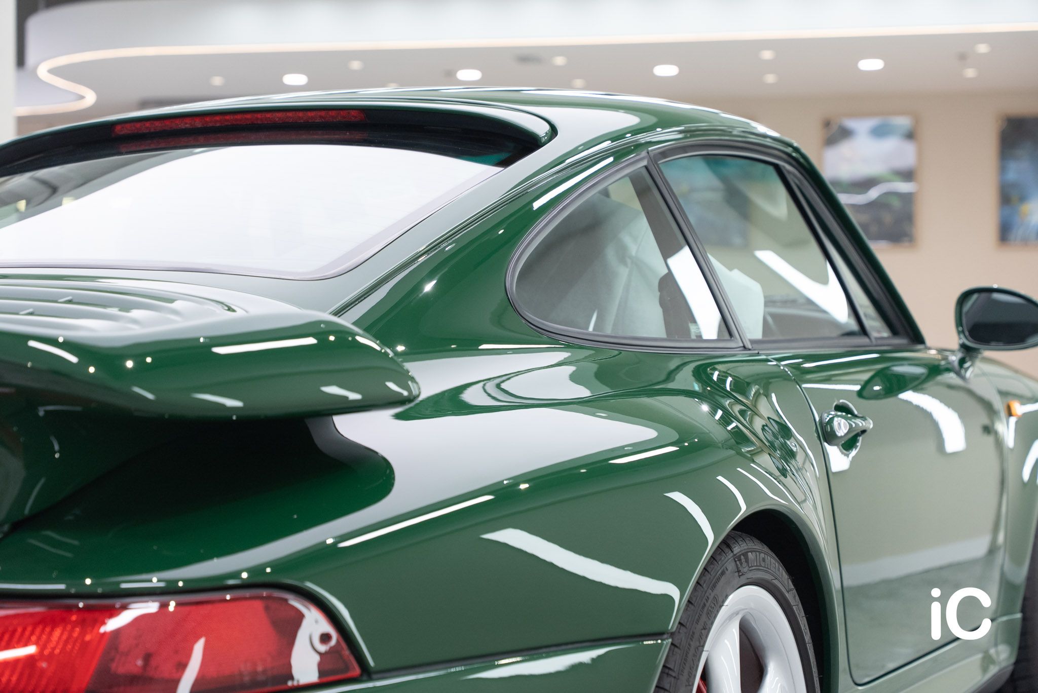 ic-detail-porsche-911-993-green-ulgo-black-infinity-8