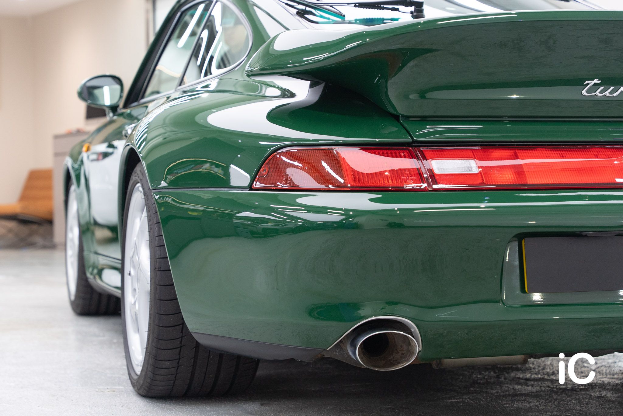 ic-detail-porsche-911-993-green-ulgo-black-infinity-9