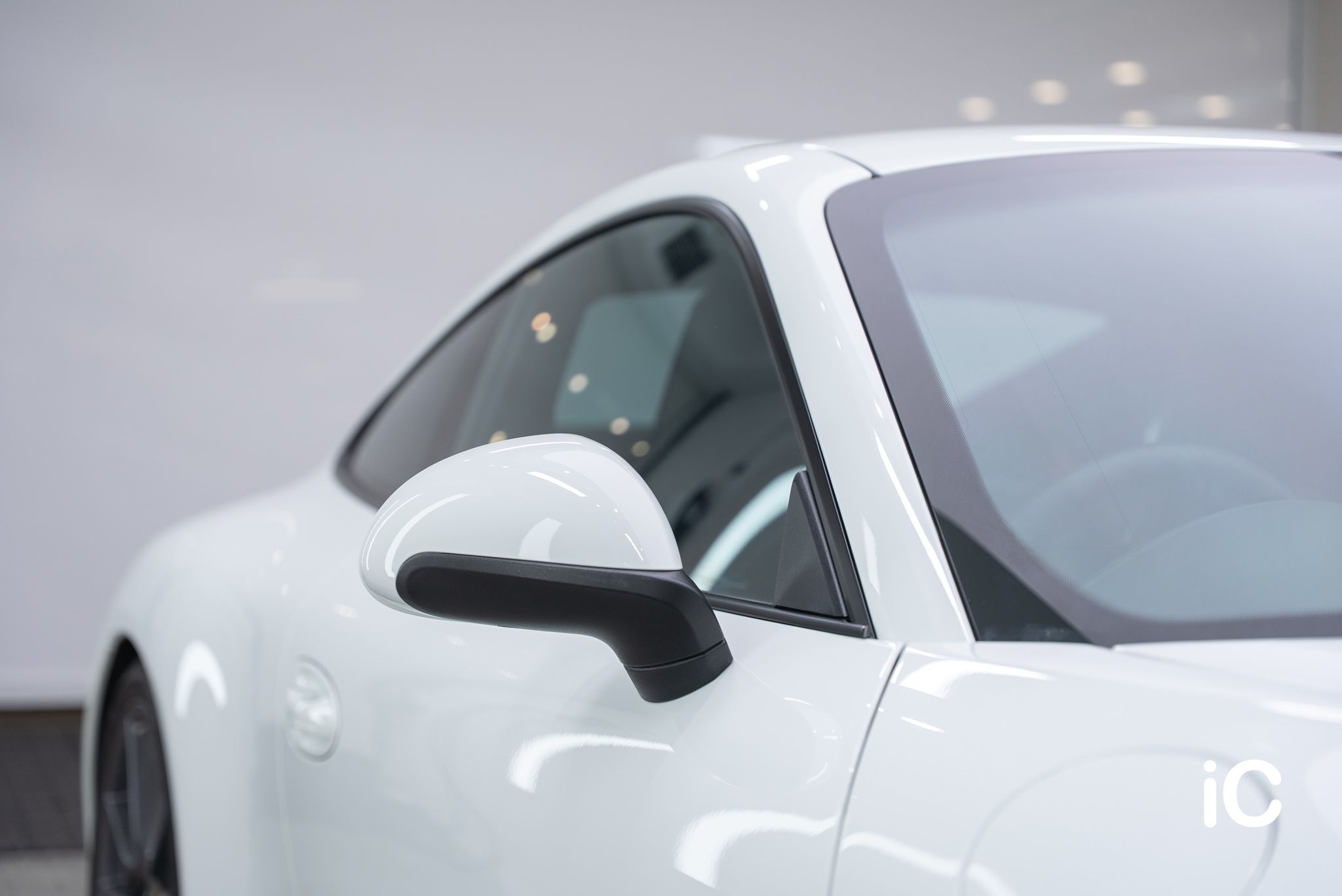 ic-detail-porsche-911-white-ulgo-black-infinity-15