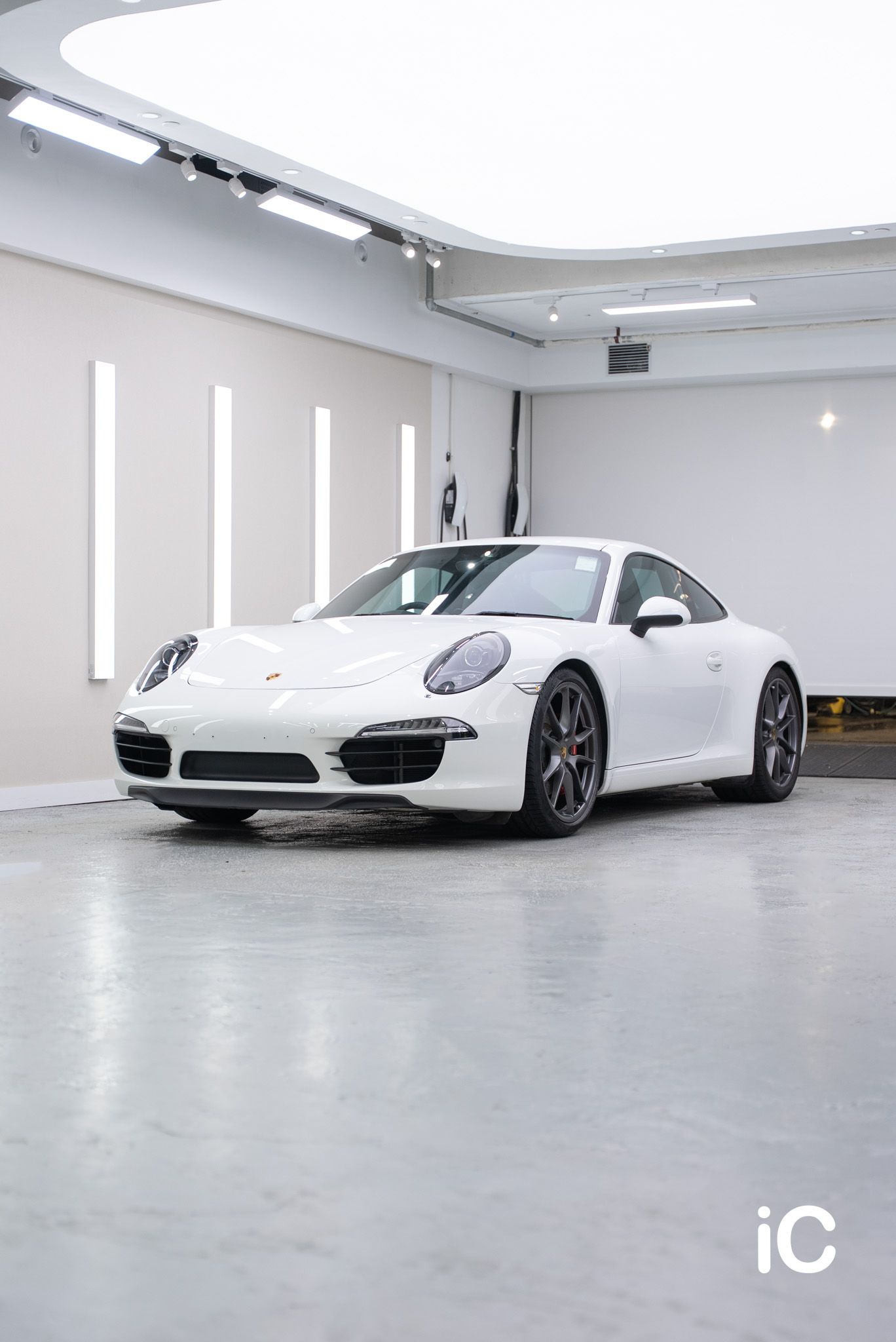 ic-detail-porsche-911-white-ulgo-black-infinity-5