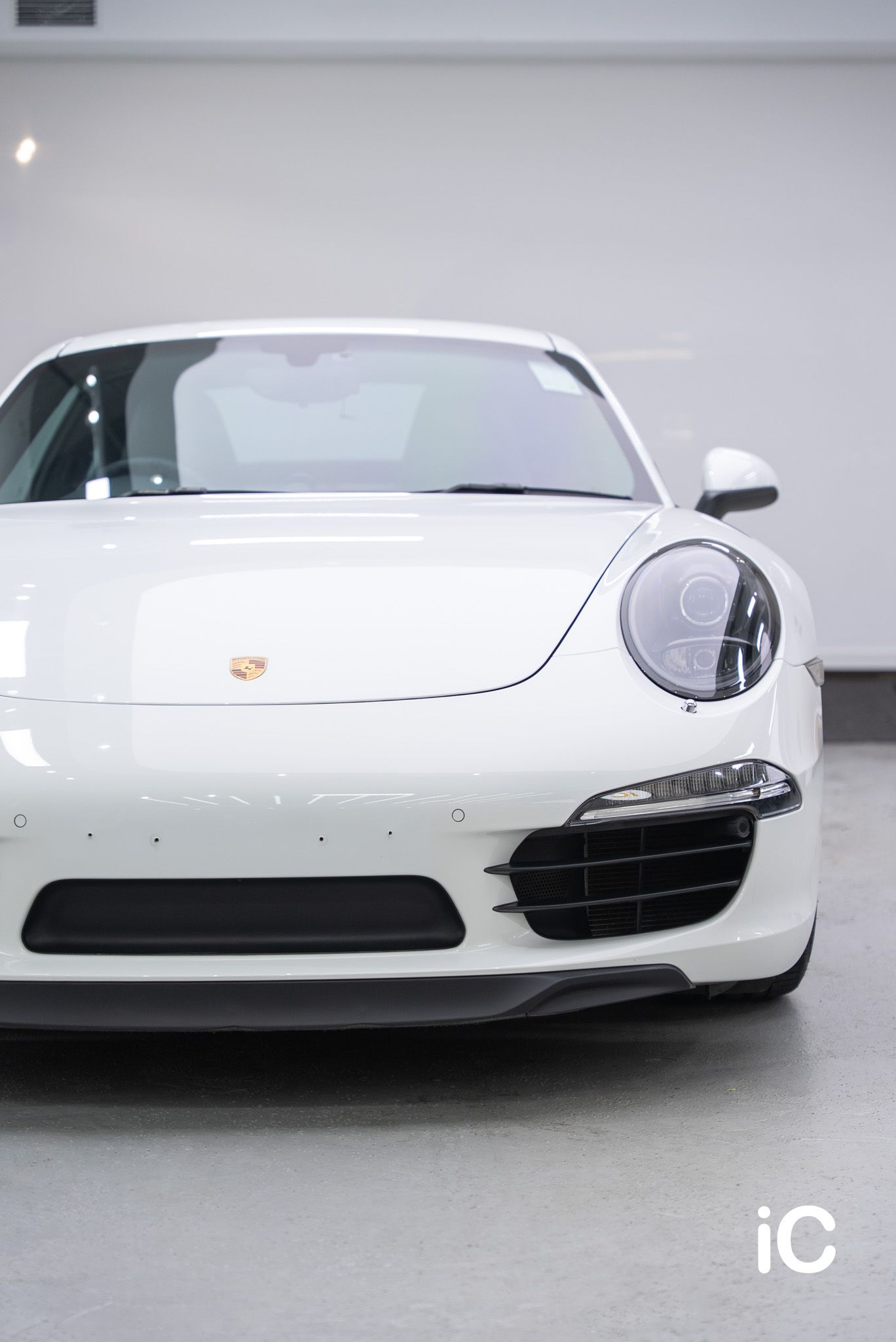 ic-detail-porsche-911-white-ulgo-black-infinity-9