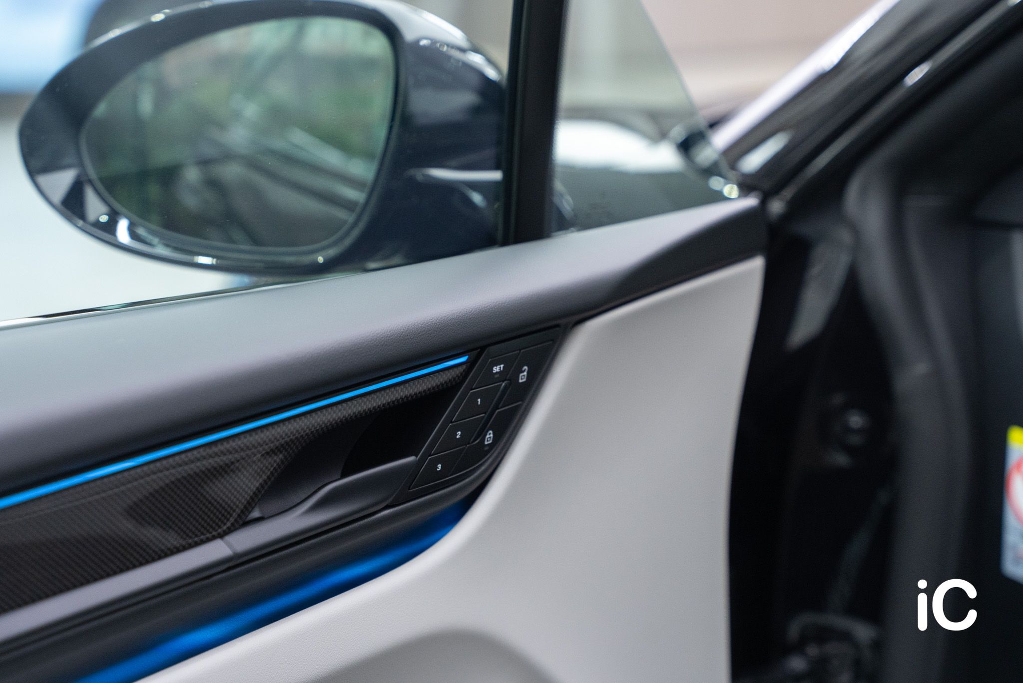 ic-detail-porsche-macan-black-grey-gyeon-ppf-34