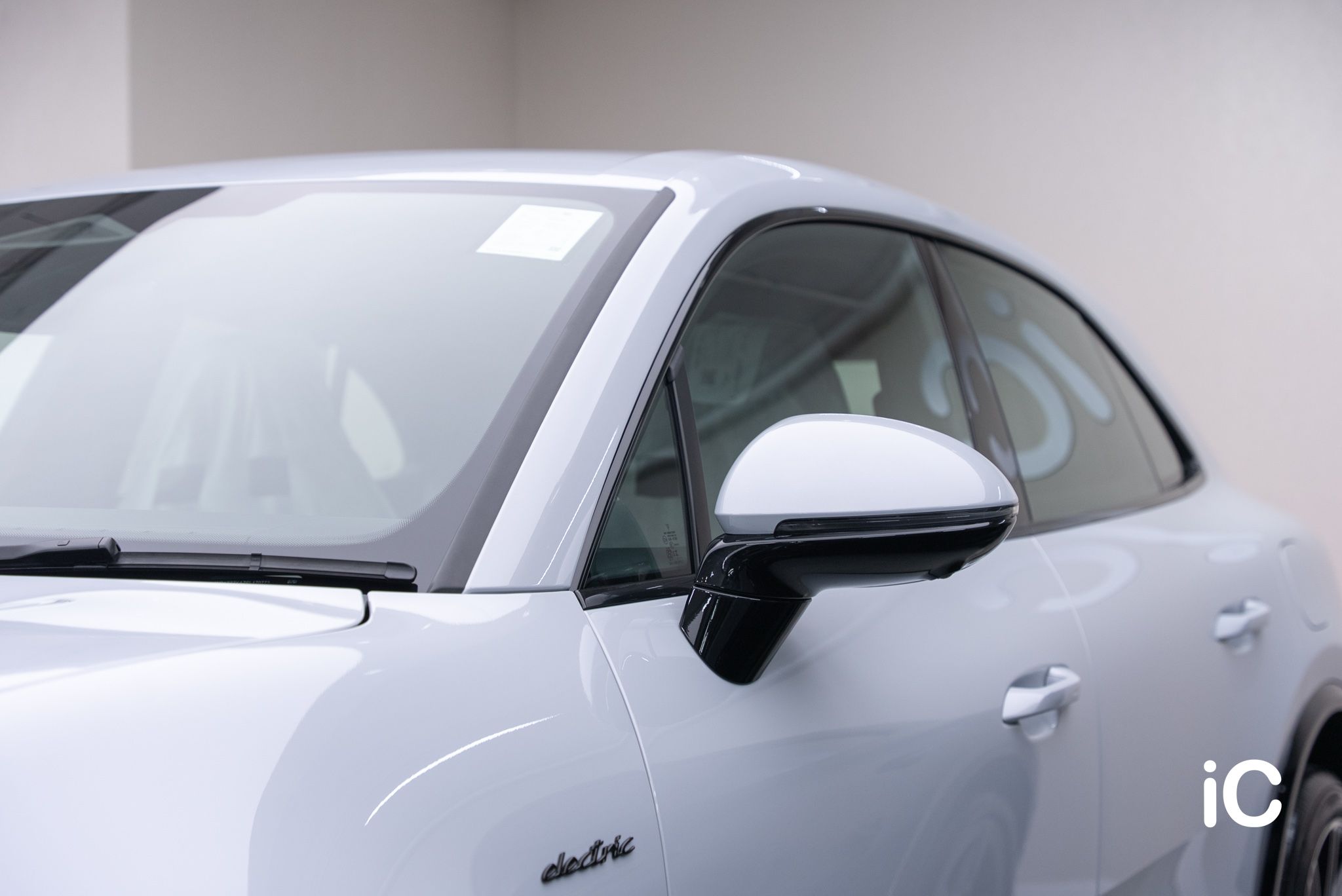 ic-detail-porsche-macan-black-grey-gyeon-ppf-7