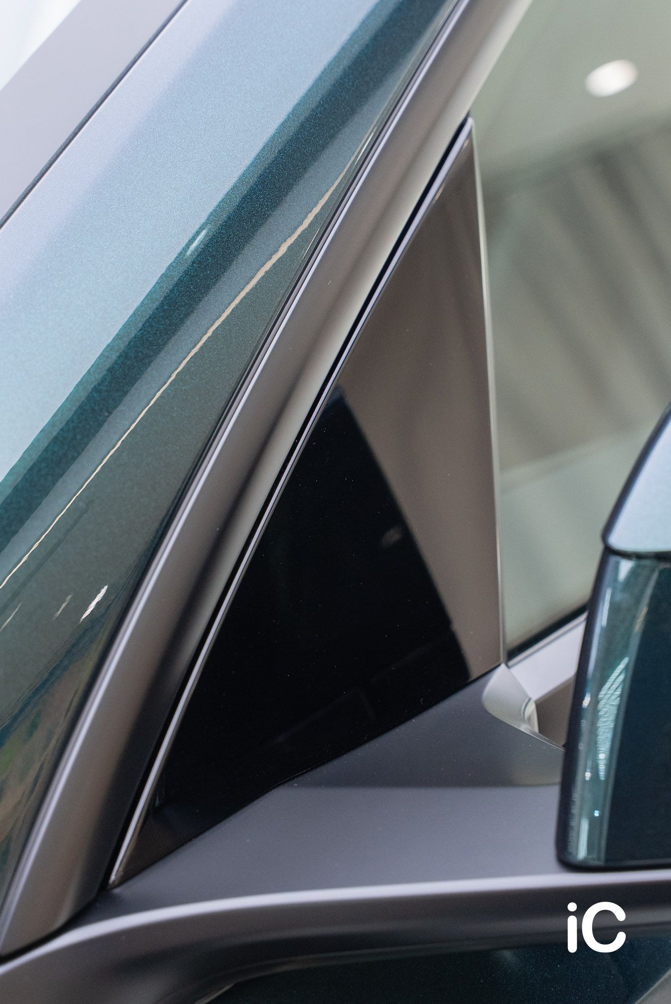 ic-detail-tesla-model-y-om-individual-colour-ppf-ridge-mountain-green-metallic-10