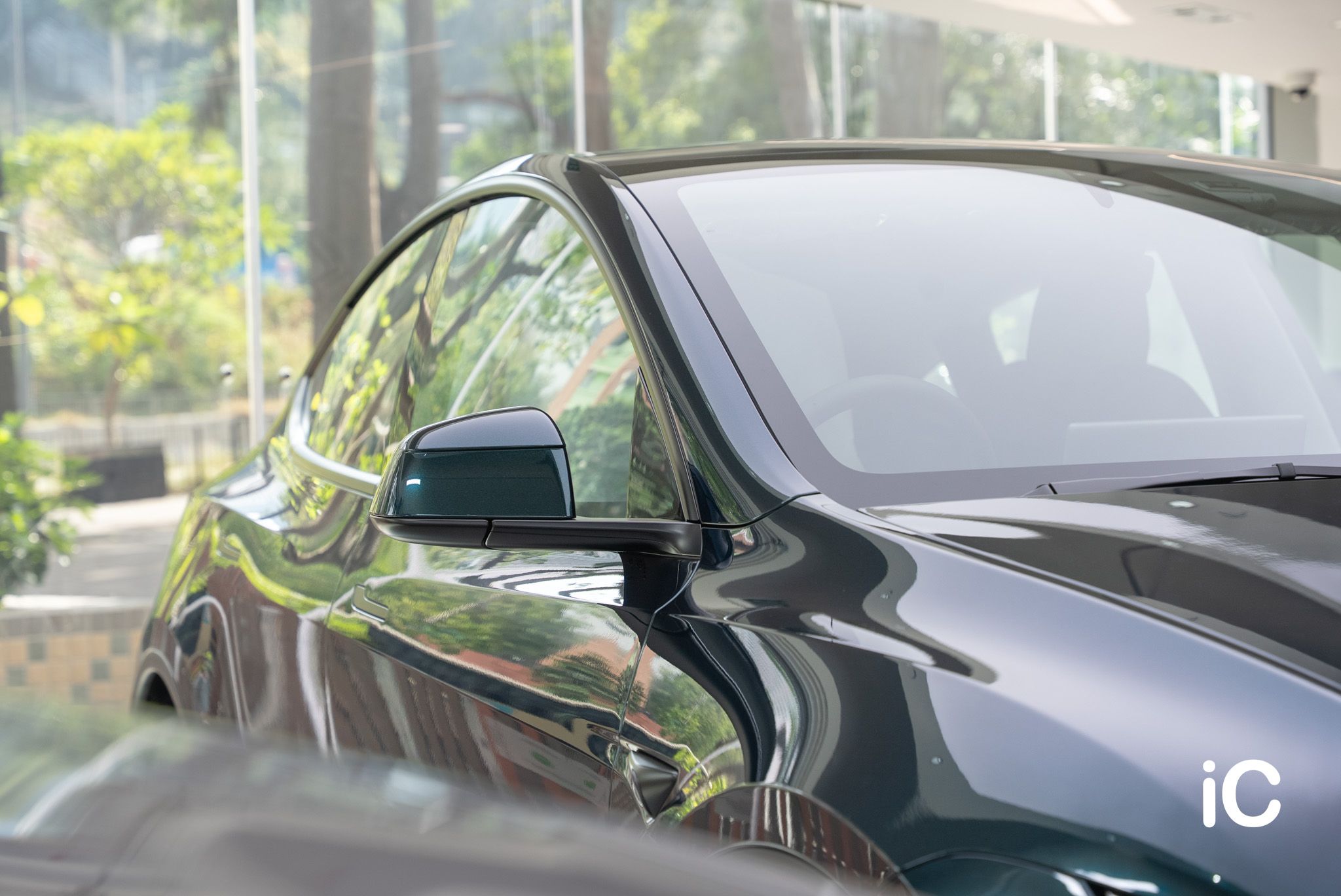 ic-detail-tesla-model-y-om-individual-colour-ppf-ridge-mountain-green-metallic-14