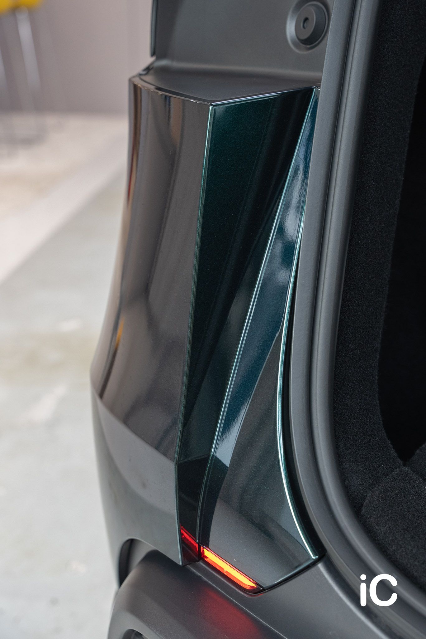 ic-detail-tesla-model-y-om-individual-colour-ppf-ridge-mountain-green-metallic-21