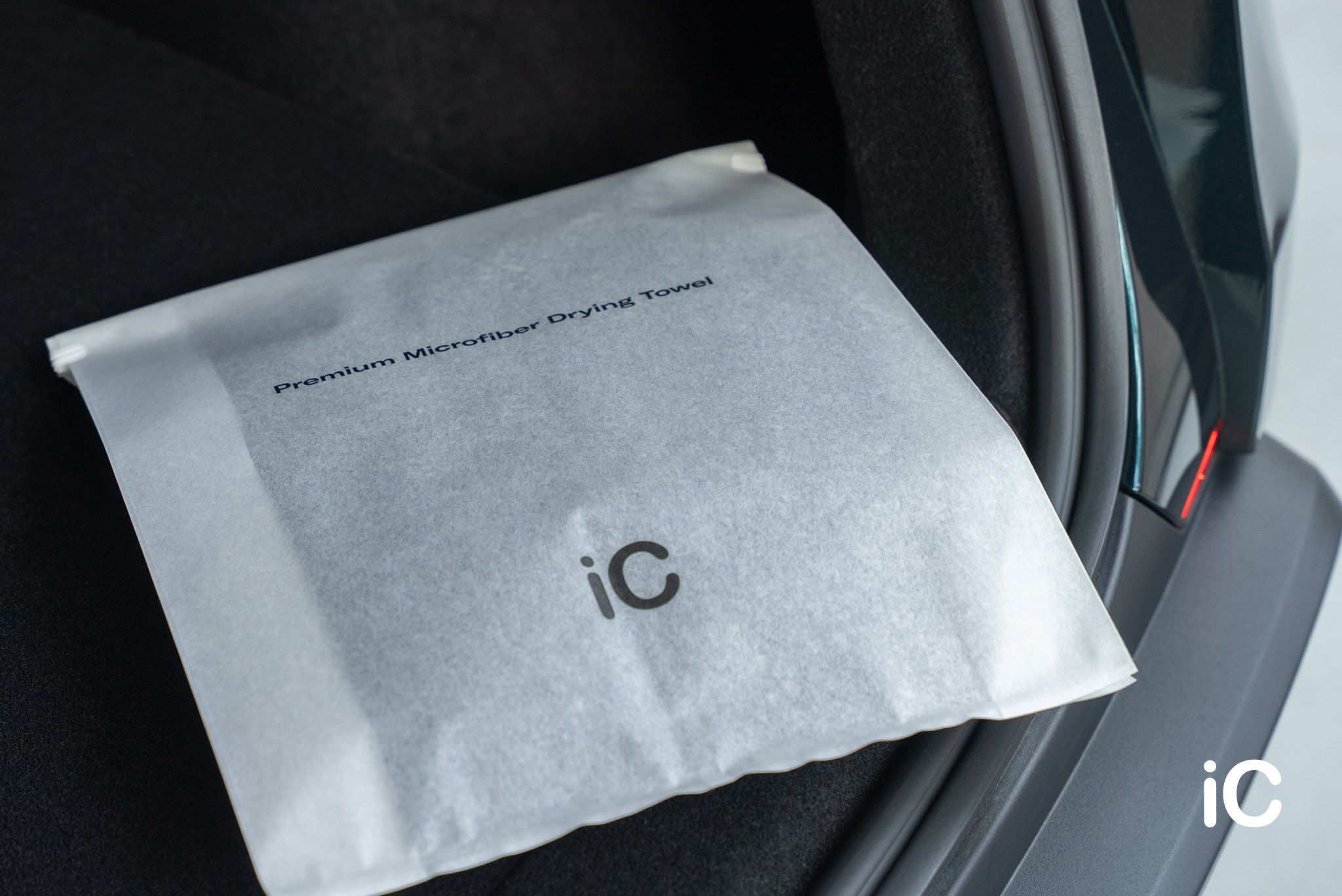 ic-detail-tesla-model-y-om-individual-colour-ppf-ridge-mountain-green-metallic-22