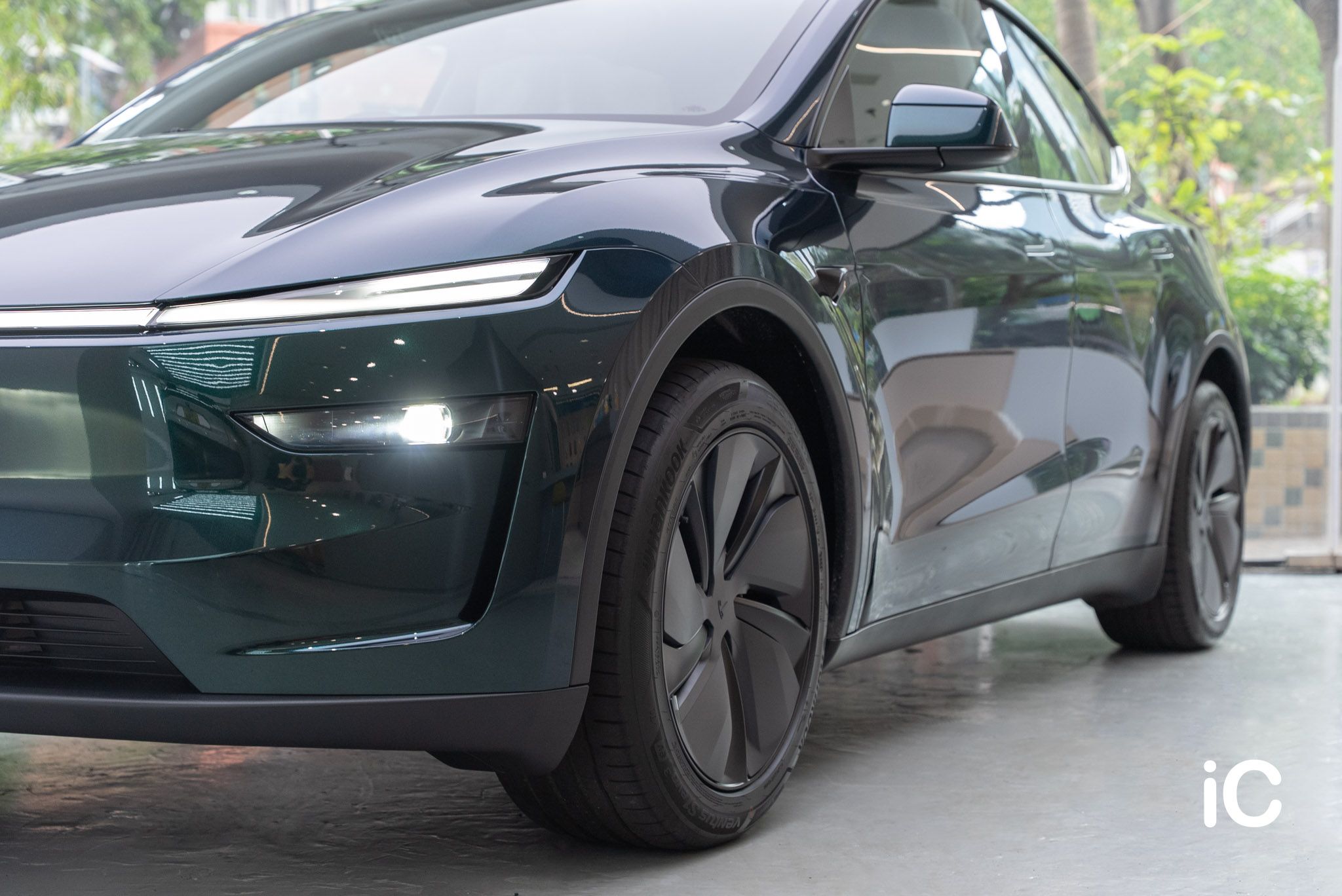 ic-detail-tesla-model-y-om-individual-colour-ppf-ridge-mountain-green-metallic-23