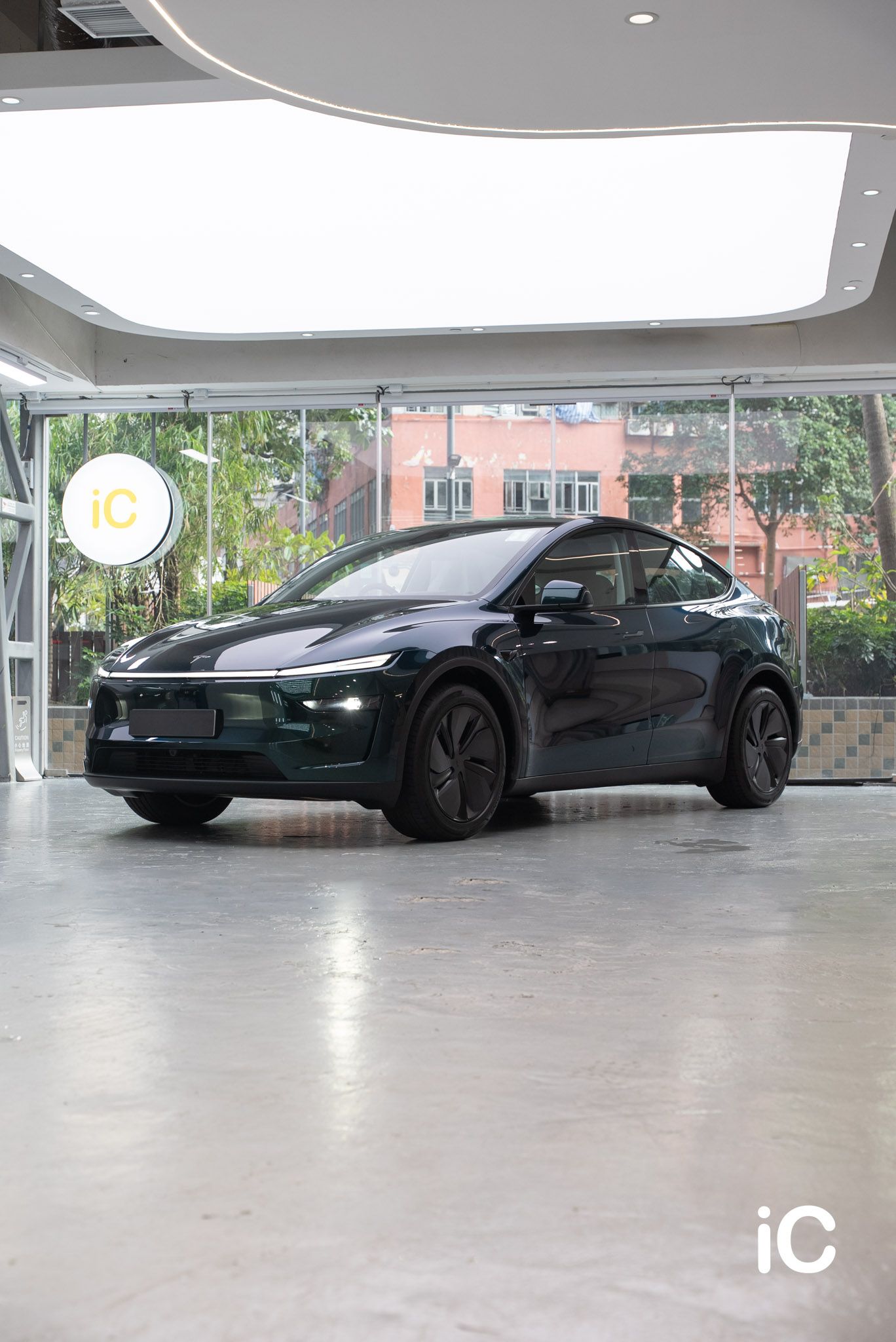 ic-detail-tesla-model-y-om-individual-colour-ppf-ridge-mountain-green-metallic-26