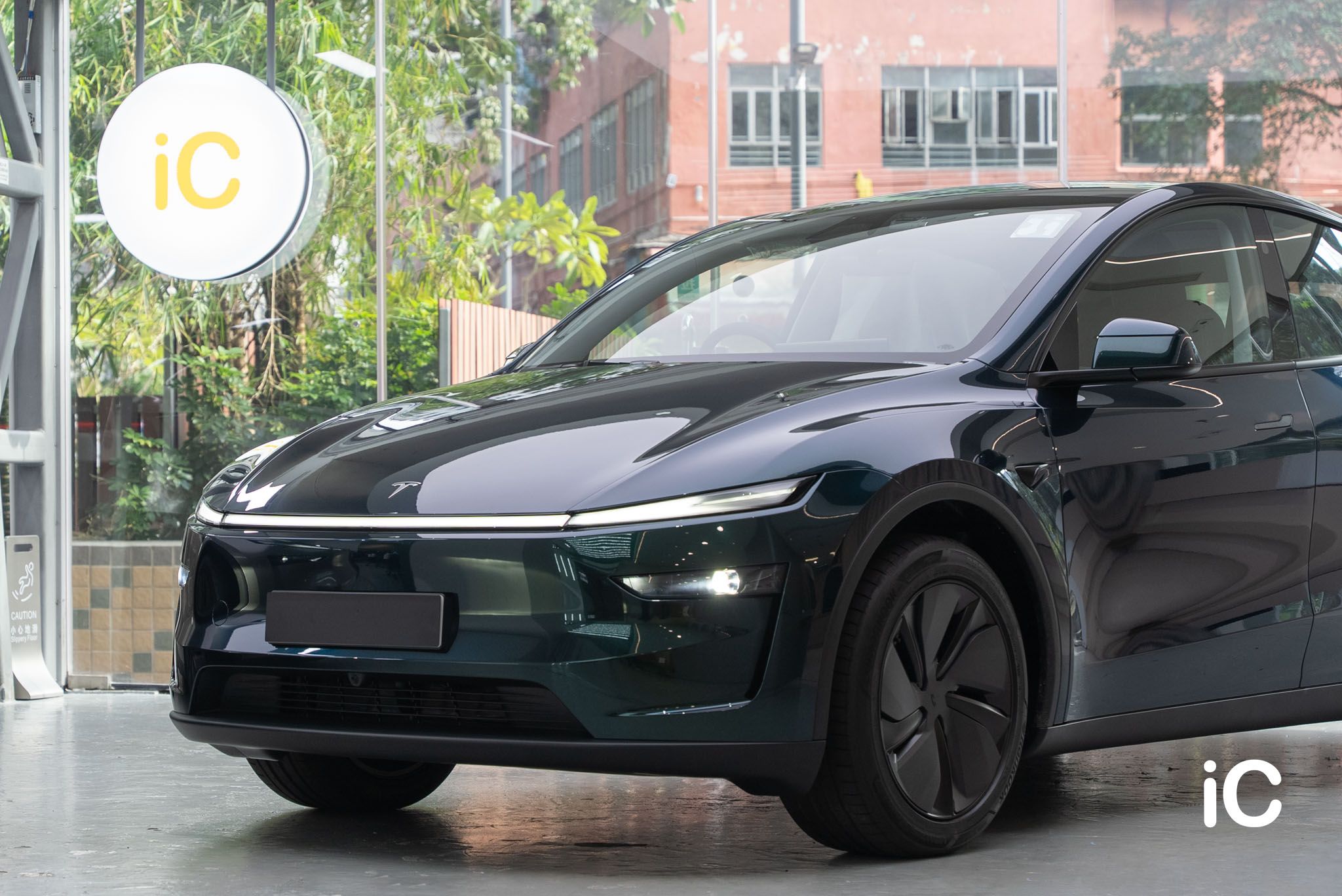 ic-detail-tesla-model-y-om-individual-colour-ppf-ridge-mountain-green-metallic-27