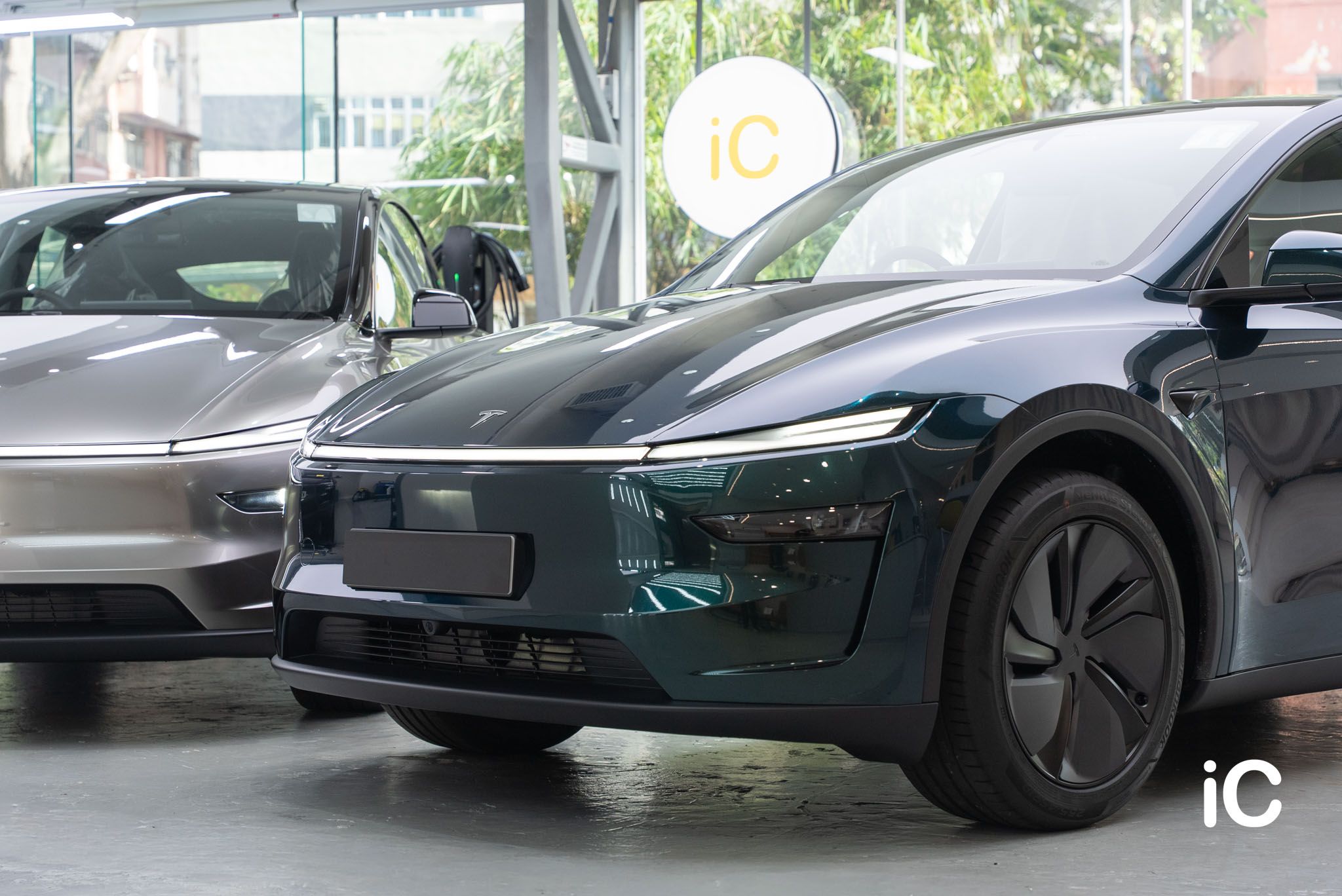 ic-detail-tesla-model-y-om-individual-colour-ppf-ridge-mountain-green-metallic-29