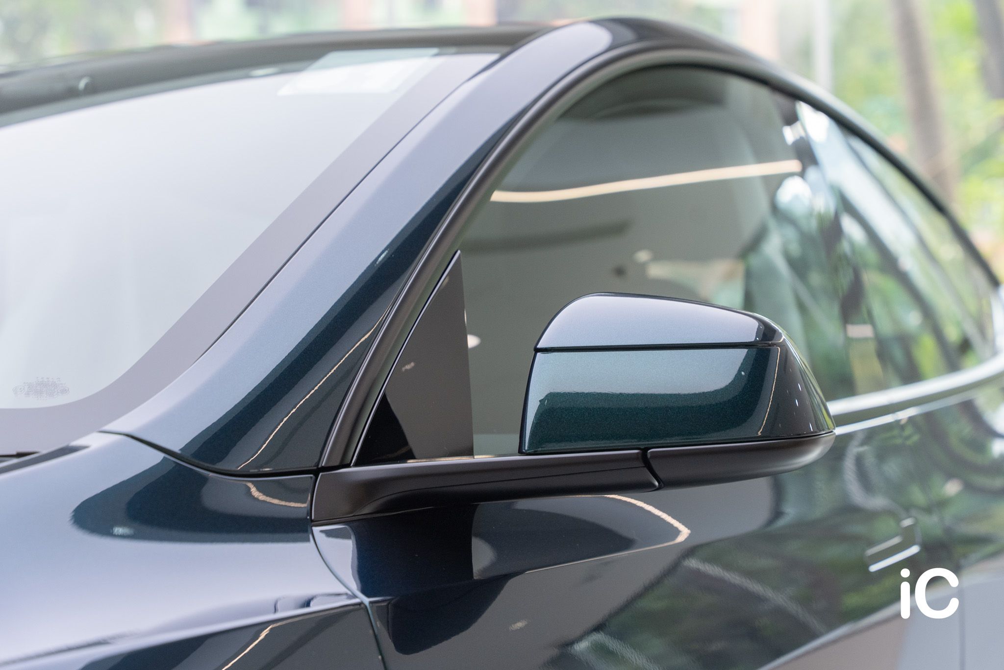 ic-detail-tesla-model-y-om-individual-colour-ppf-ridge-mountain-green-metallic-3