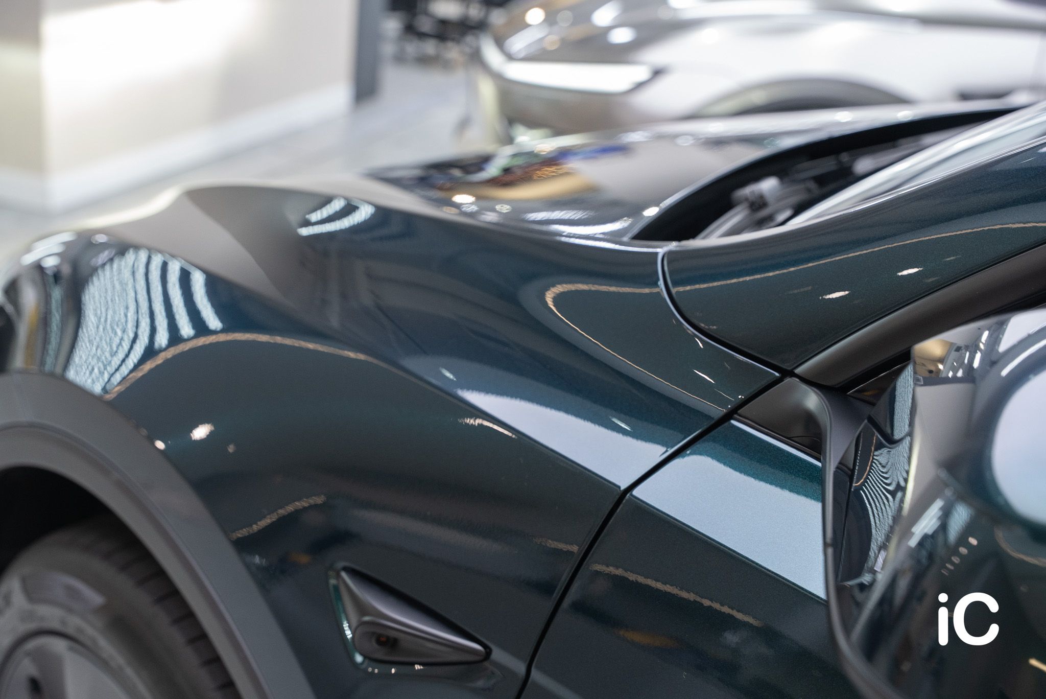 ic-detail-tesla-model-y-om-individual-colour-ppf-ridge-mountain-green-metallic-5