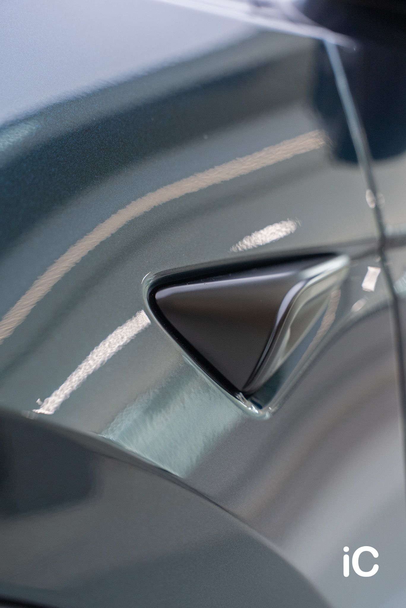 ic-detail-tesla-model-y-om-individual-colour-ppf-ridge-mountain-green-metallic-9