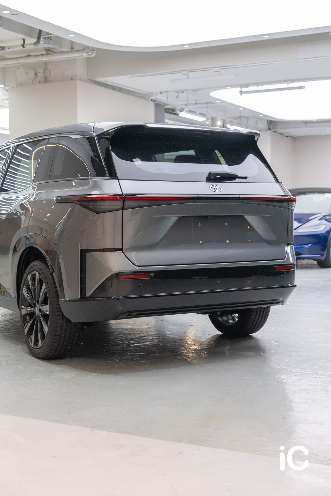 ic-detail-toyota-bz3x-grey-gyeon-ppf-24