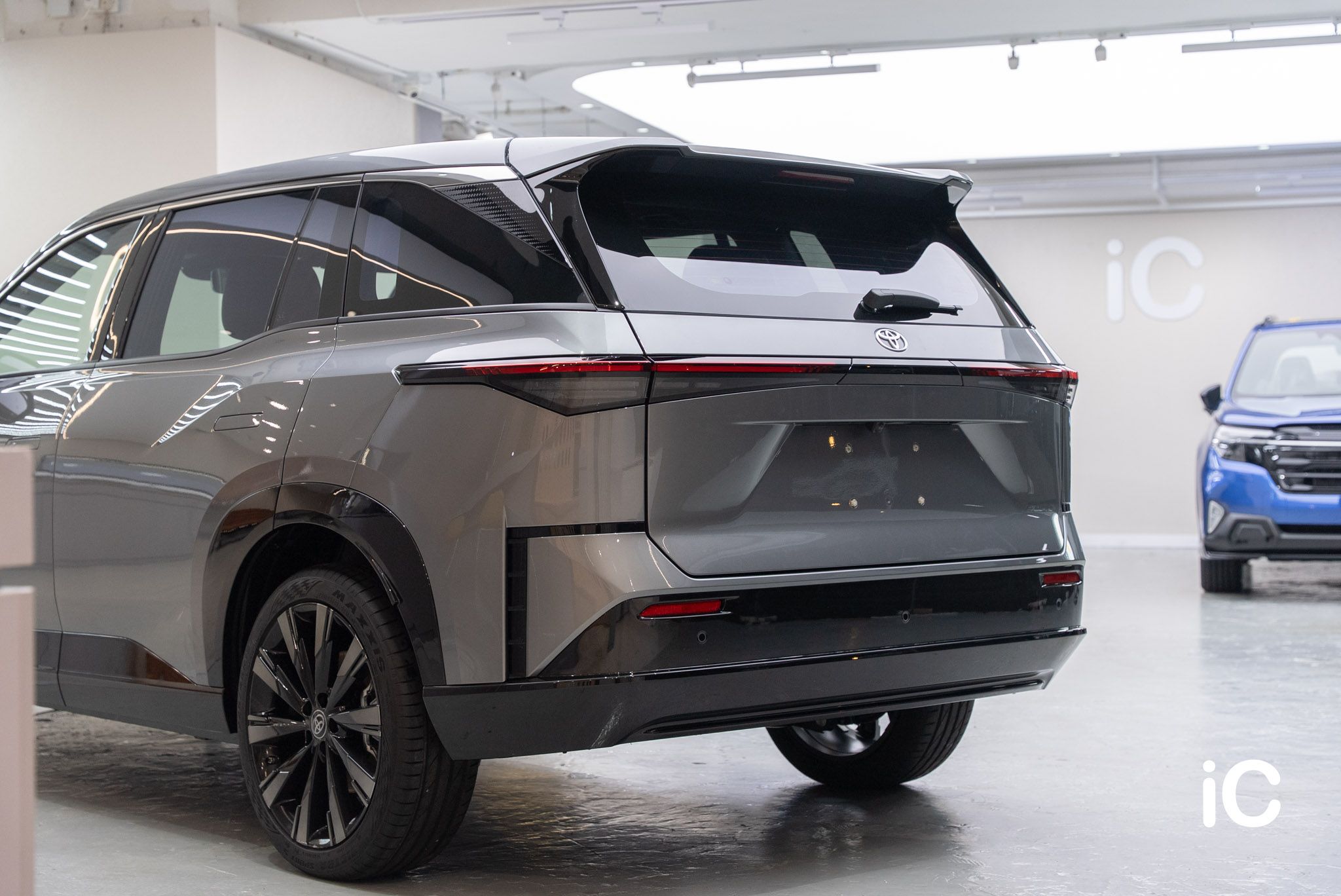 ic-detail-toyota-bz3x-grey-gyeon-ppf-25