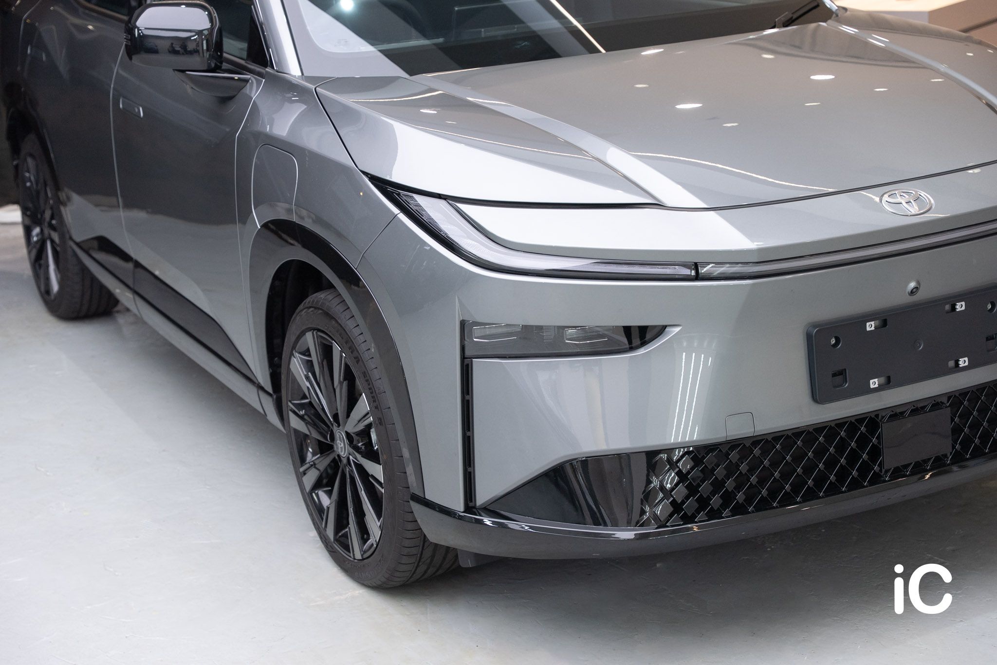 ic-detail-toyota-bz3x-grey-gyeon-ppf-3