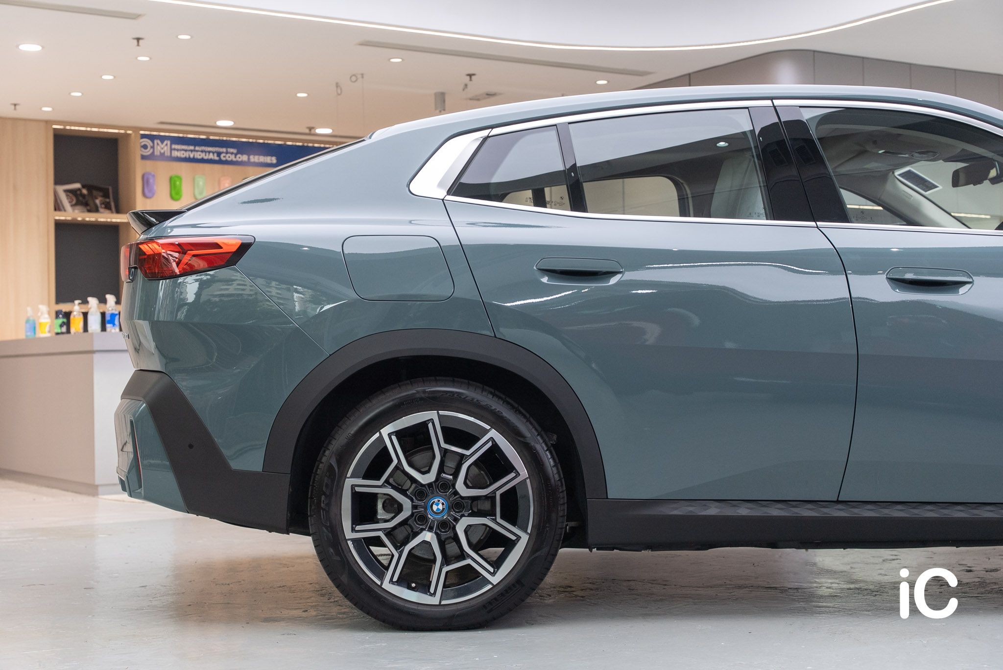 ic-detail-bmw-ix-2-cape-york-green-gyeon-ppf-10